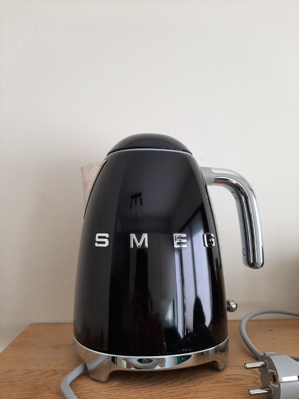Smeg waterkoker 1,7 liter zwart, 1 tot 2 liter, Ophalen, Zo goed als nieuw, Rvs