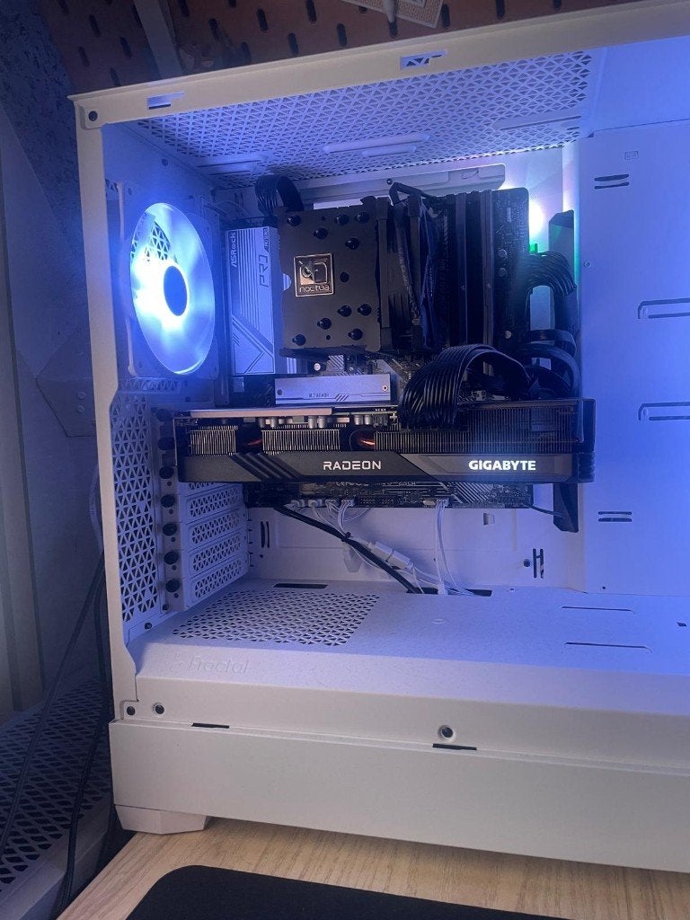 Gigabyte Radeon RX 7600 XT Gaming OC 16GB Videokaart, Computers en Software, Videokaarten, AMD, GDDR6, PCI-Express 4, Ophalen of Verzenden