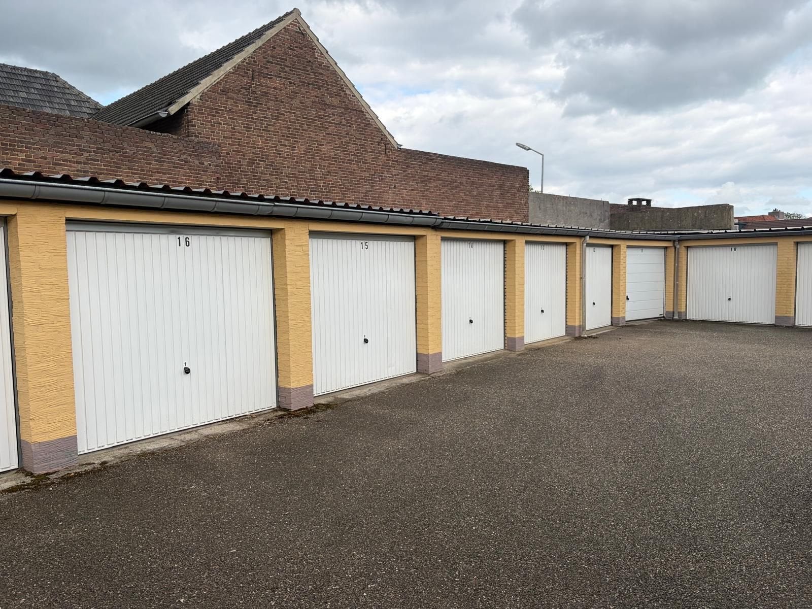 Te huur: Garagebox in Schinveld, Huizen en Kamers, Limburg