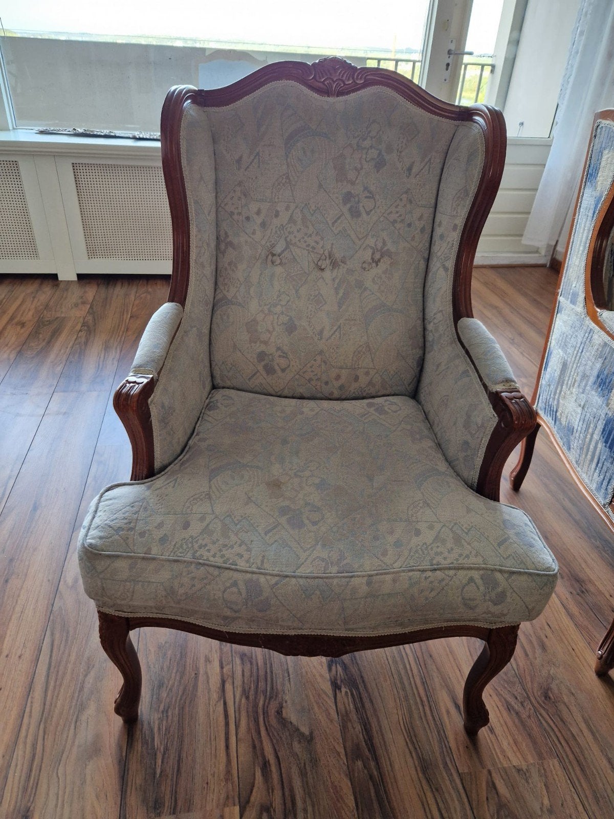 Vintage Barok Fauteuil - Sierlijk Houtsnijwerk & Lichtblauw, Ophalen, Hout, Gebruikt, 75 tot 100 cm