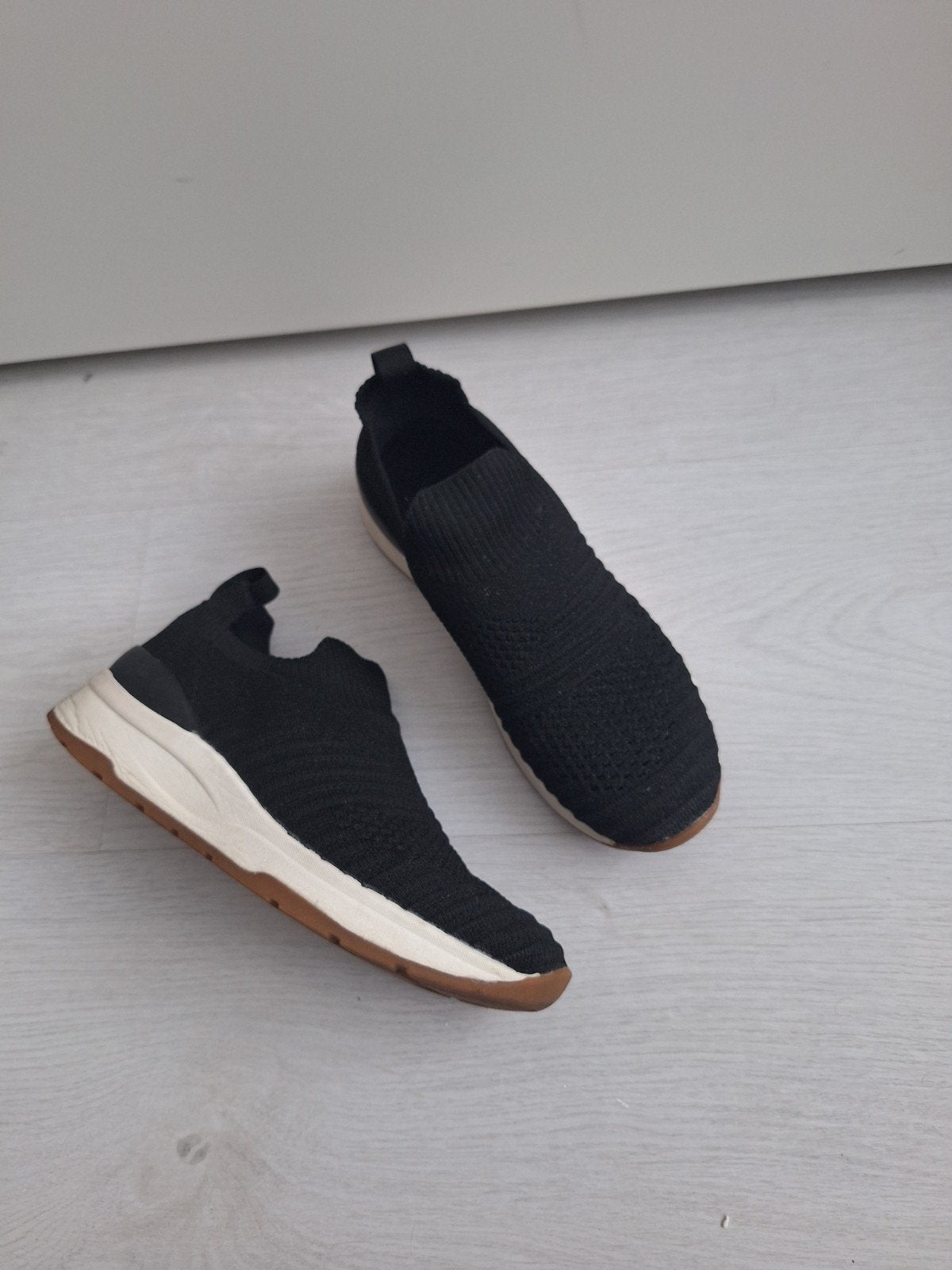 Oysho zwarte slip on sneakers maat 36, Oysho, Verzenden, Zwart, Sneakers of Gympen