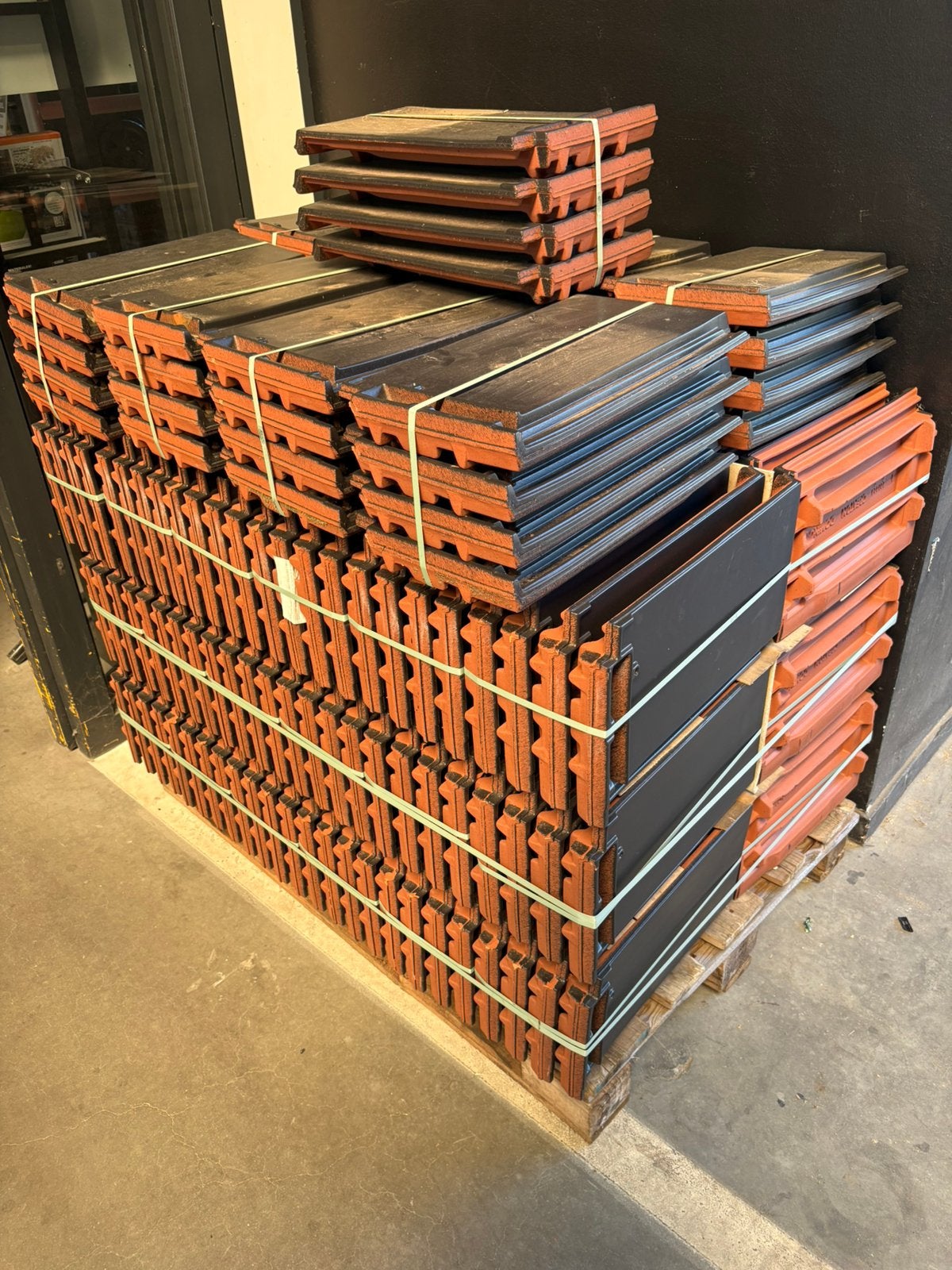 Creaton Domino matzwart Engobe restpartij, Doe-het-zelf en Verbouw, Dakpannen en Dakbedekking, Ophalen