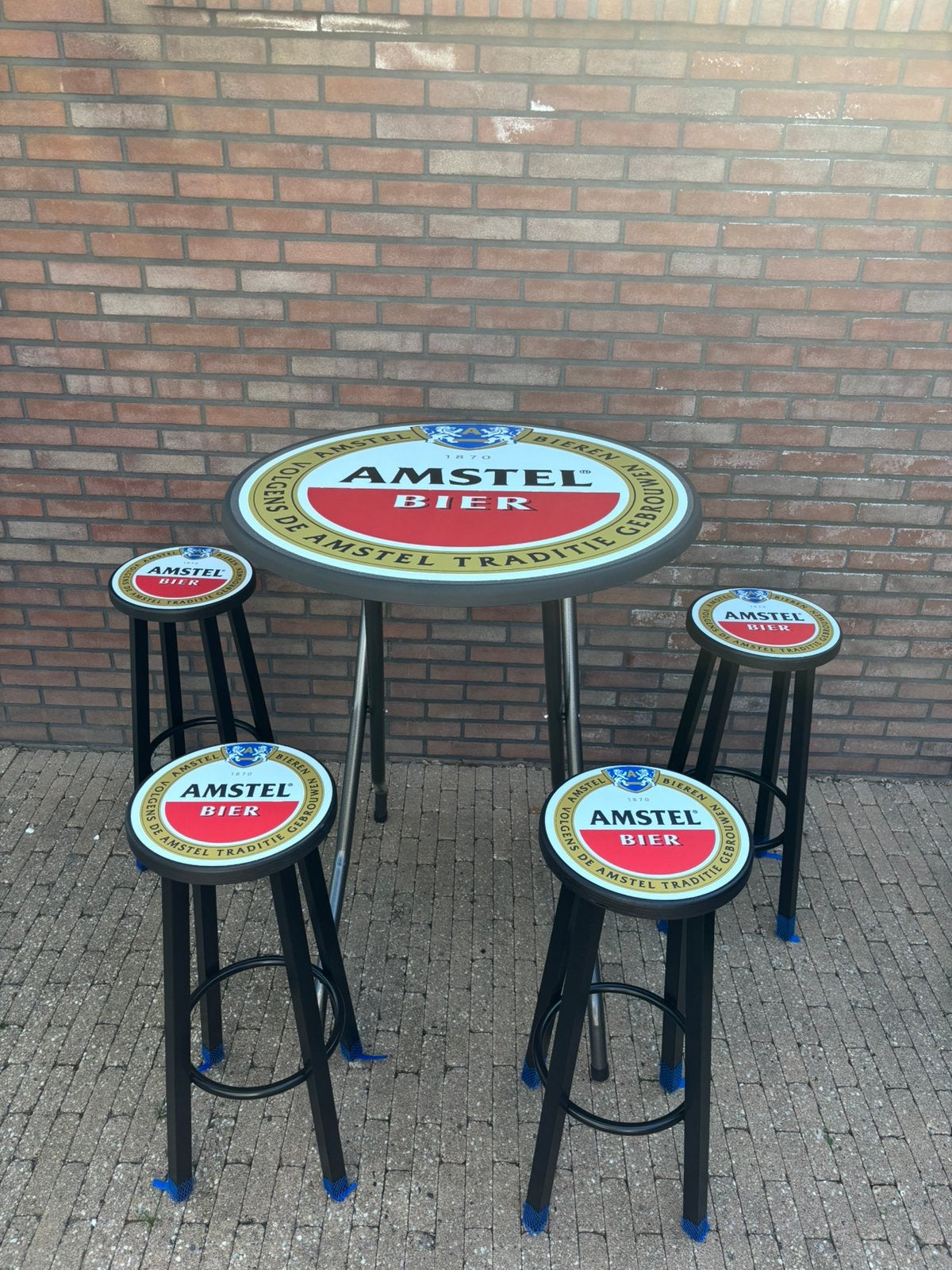 Foto 2 van Amstel bier set, barkrukken en statafel