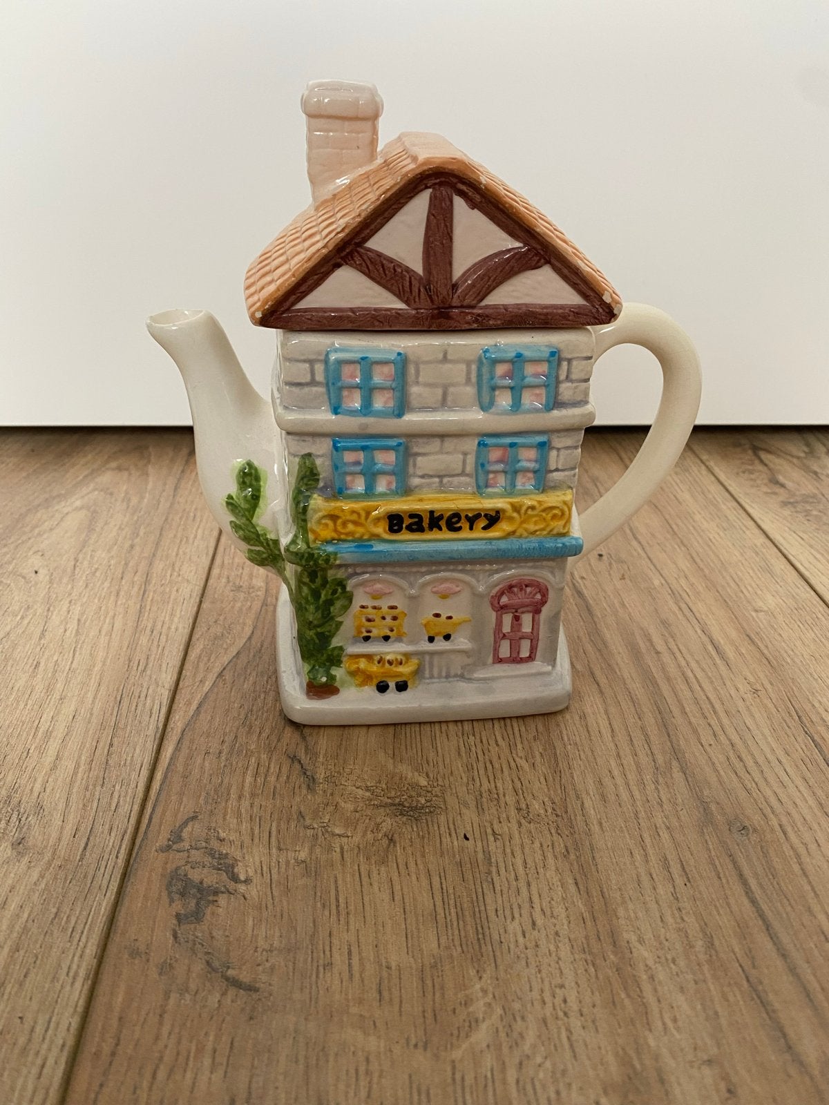 Unieke theepot in de vorm van een bakkerijhuisje, Verzenden