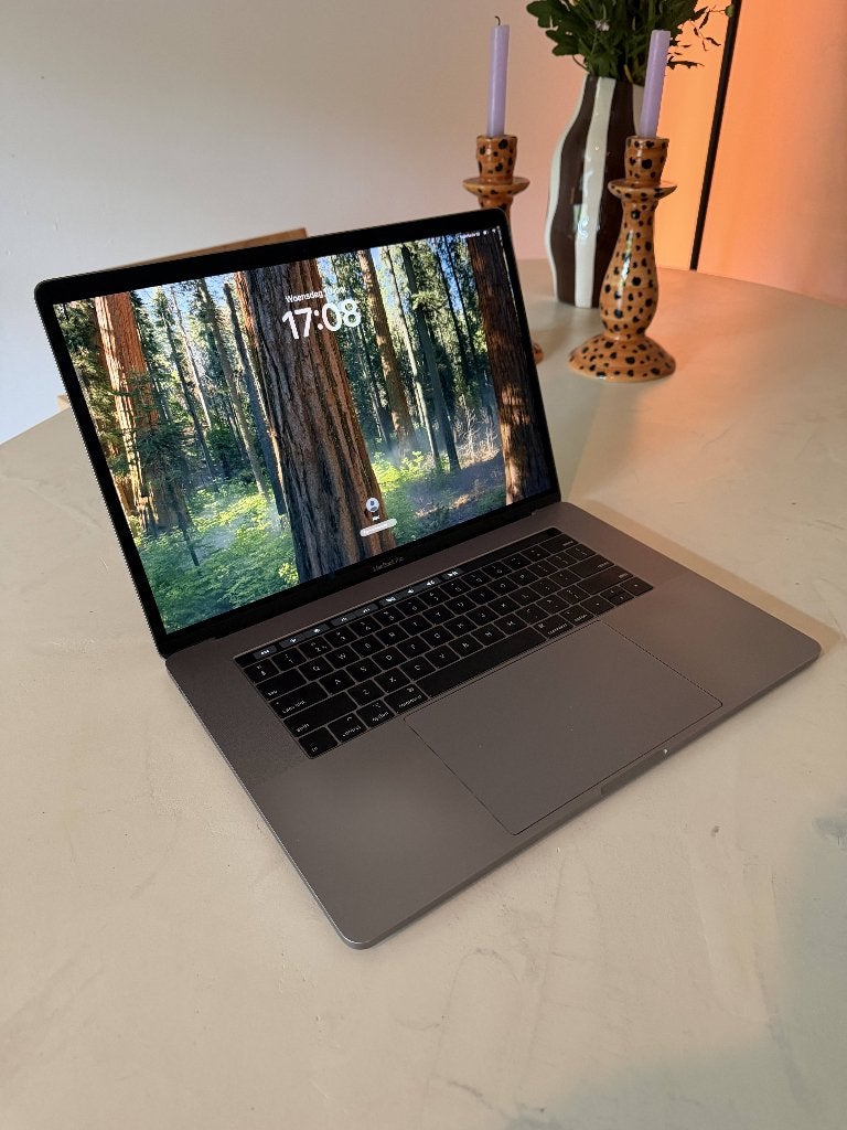 Macbook Pro 15-Inch (2018), Computers en Software, Apple Macbooks, Zo goed als nieuw, MacBook Pro, 15 inch, 2 tot 3 Ghz, 32 GB
