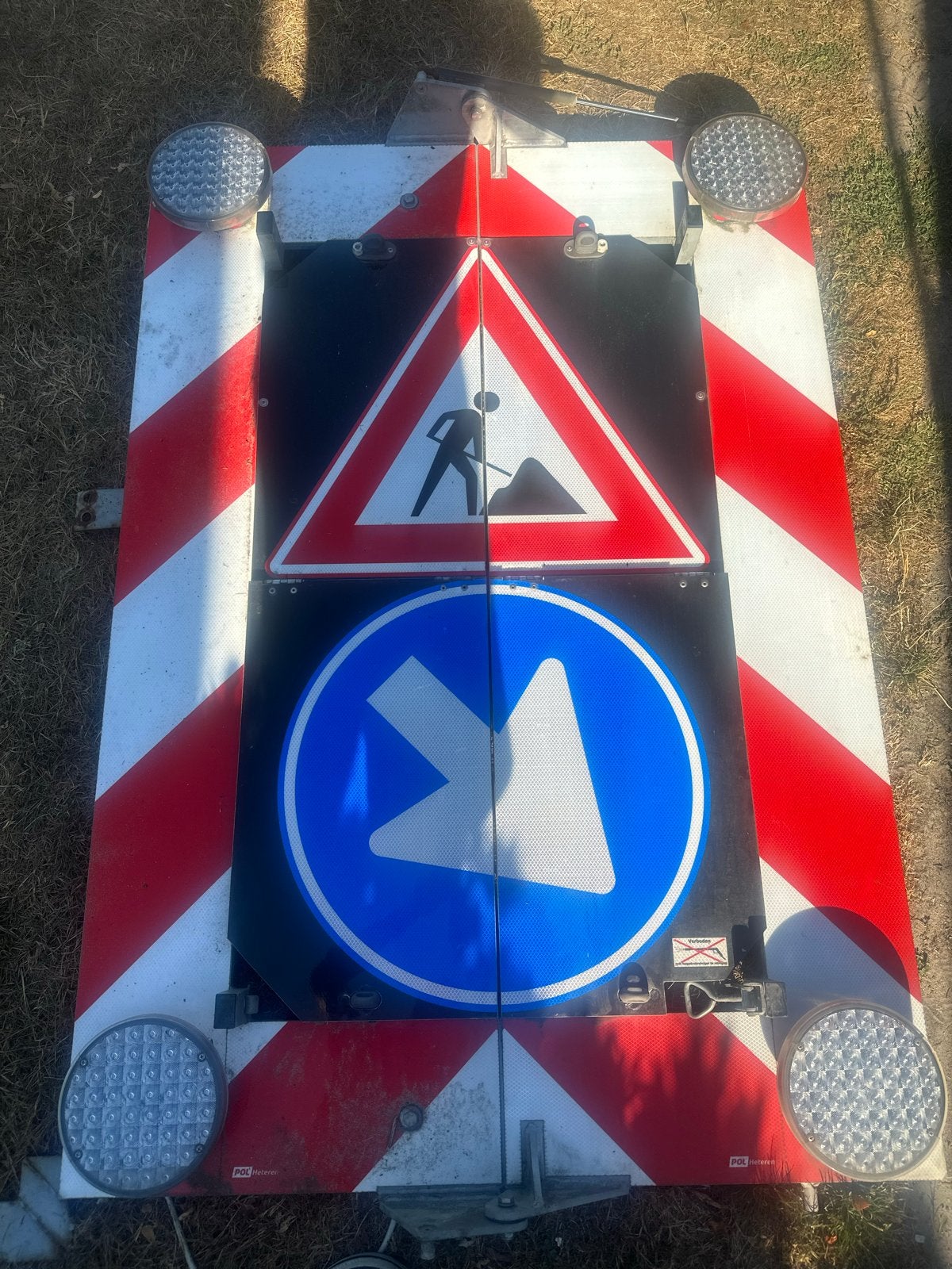Actieframe 1100x1610 met verkeersborden en verlichting, Ophalen, Zo goed als nieuw