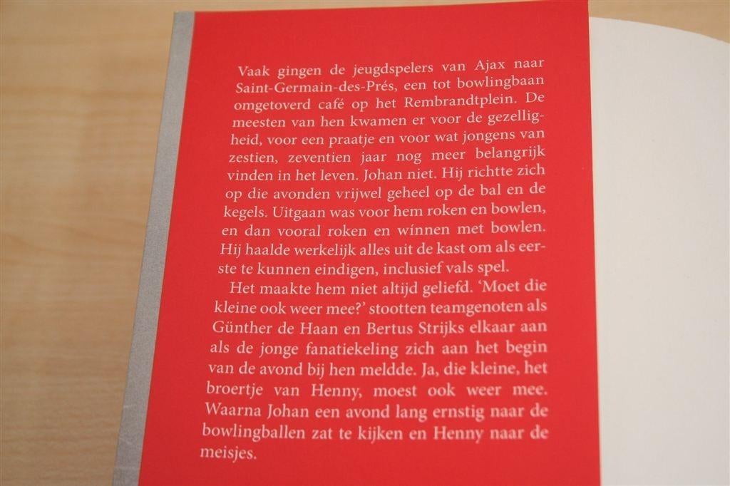 Johan Cruijff — De Definitieve Biografie door Auke Kok, Ophalen of Verzenden, Gelezen, Watersport en Hengelsport