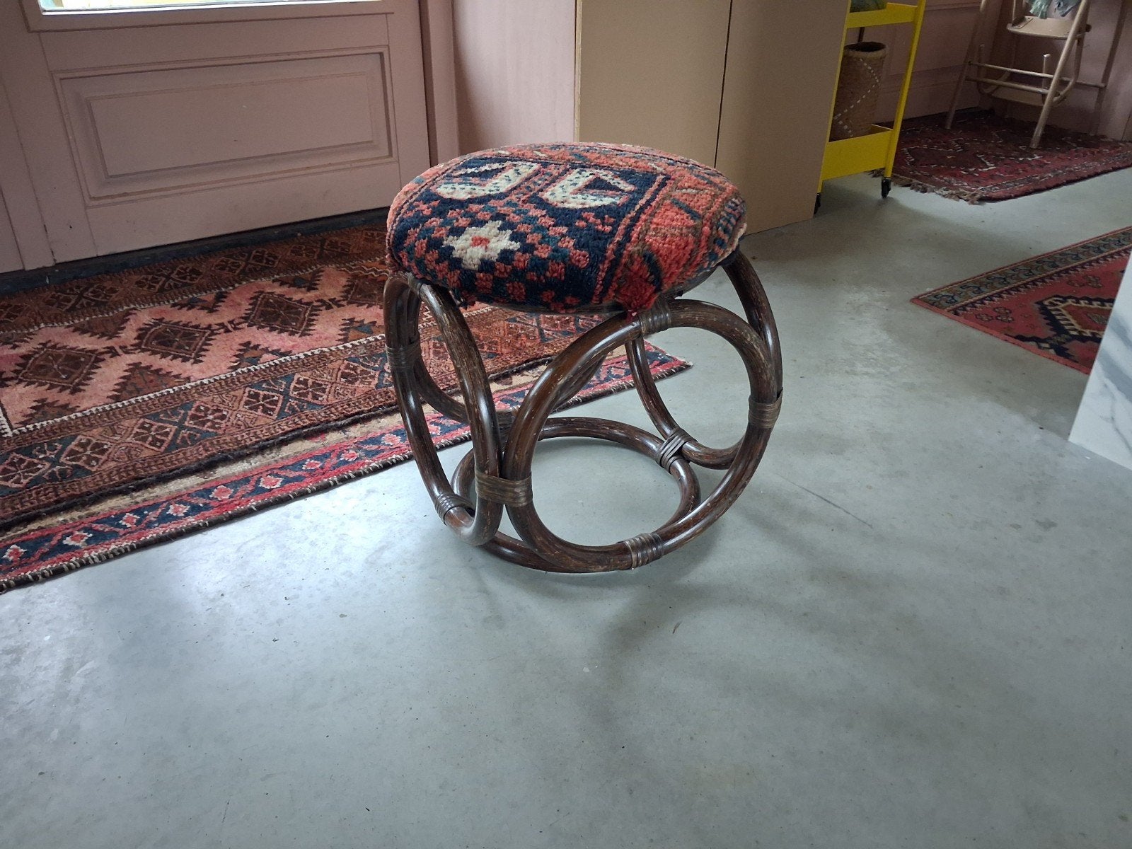 jaren 70 manou rotan kruk boho vintage, Huis en Inrichting, Ophalen of Verzenden, Gebruikt, Hout
