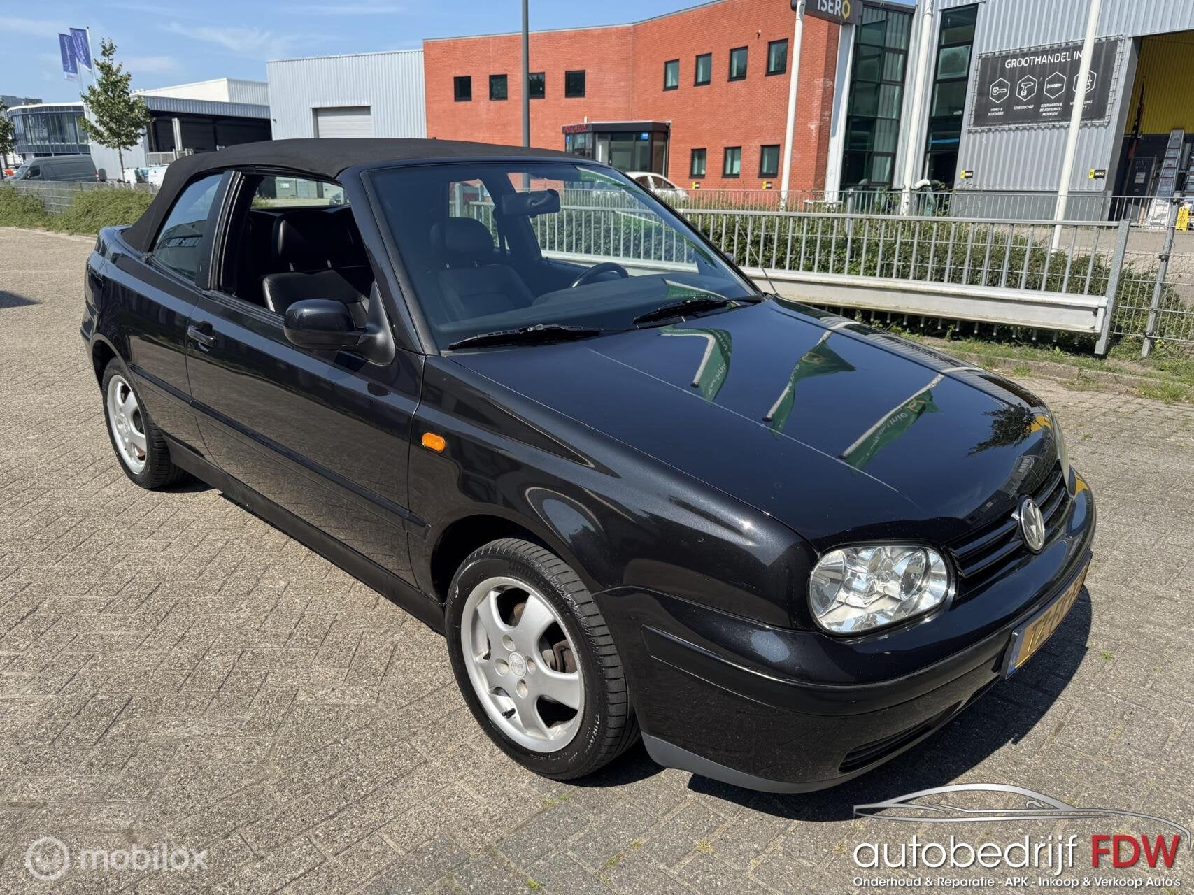 Volkswagen Golf Cabrio 1.8/LEER BEKLED/LM VELGEN/NAP/, Gebruikt, 4 cilinders, Cabriolet, 4 stoelen