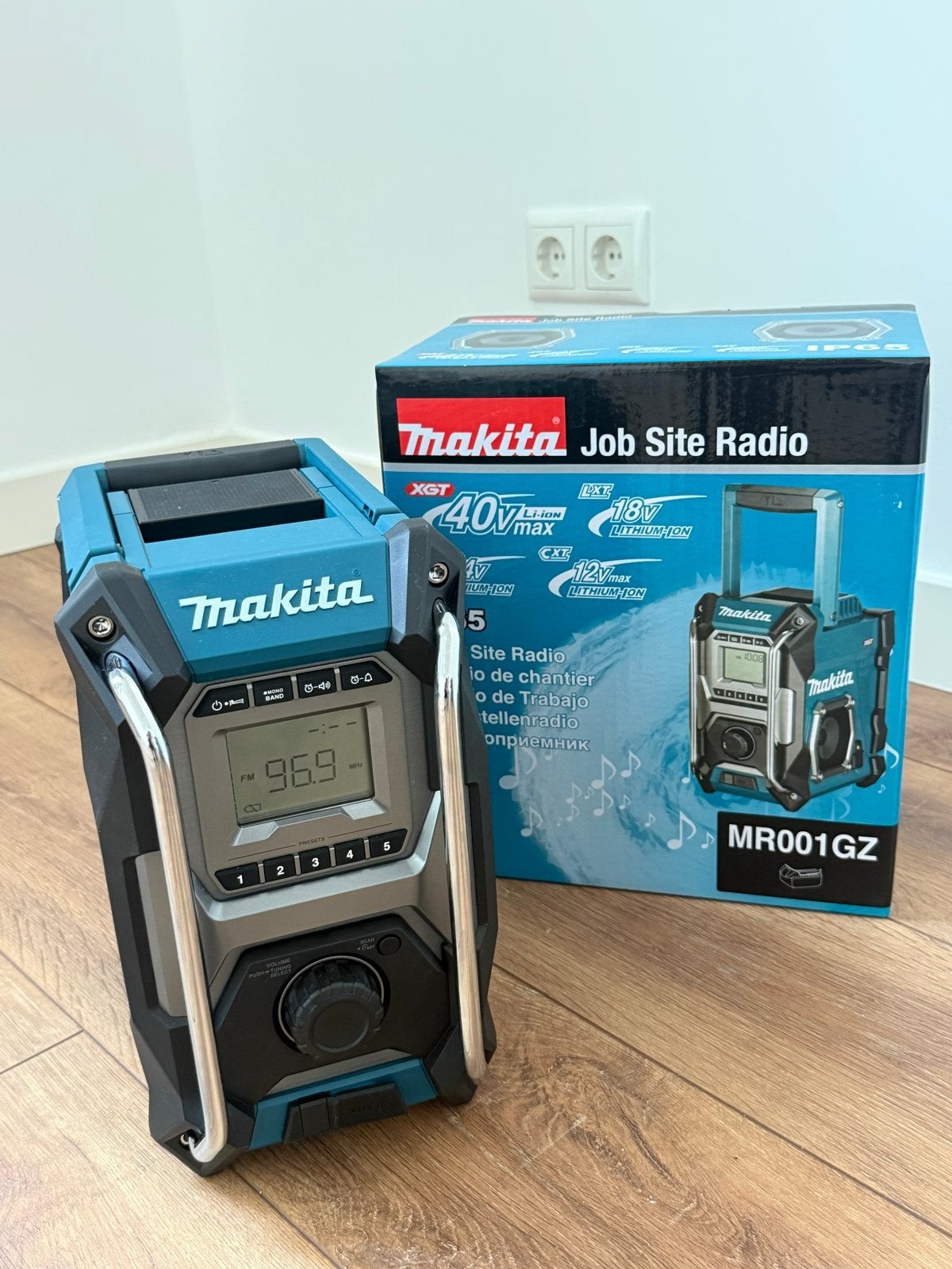 Makita  NEW, Audio, Tv en Foto, Radio's, Ophalen of Verzenden, Zo goed als nieuw, Bouwradio