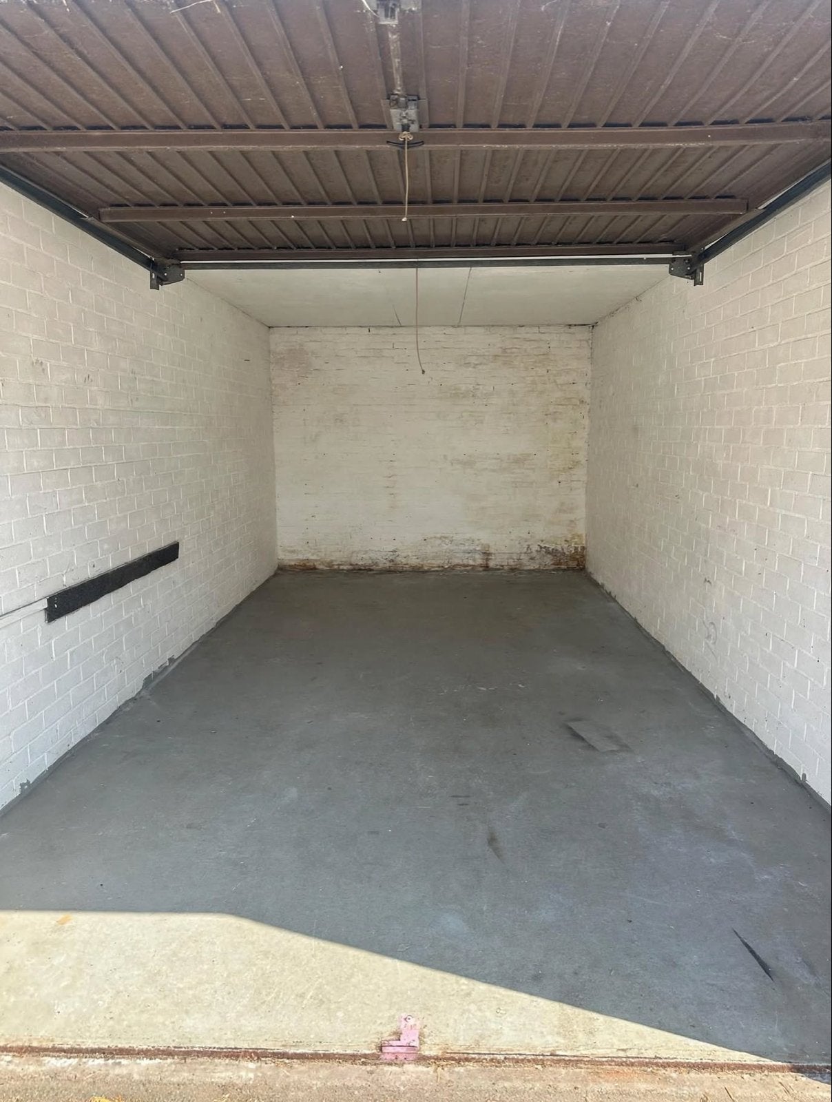 Te huur: ruime garagebox 18m2 in Hoofddorp, Noord-Holland