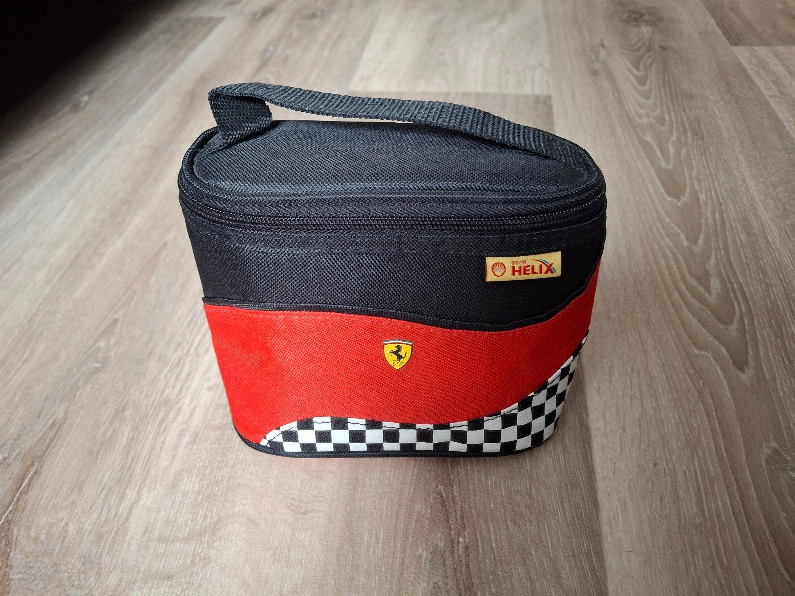 Ferrari Shell Helix tasje F1
De conditie is zgan

Zie ook mi, Verzamelen, Ophalen of Verzenden, Zo goed als nieuw, Formule 1