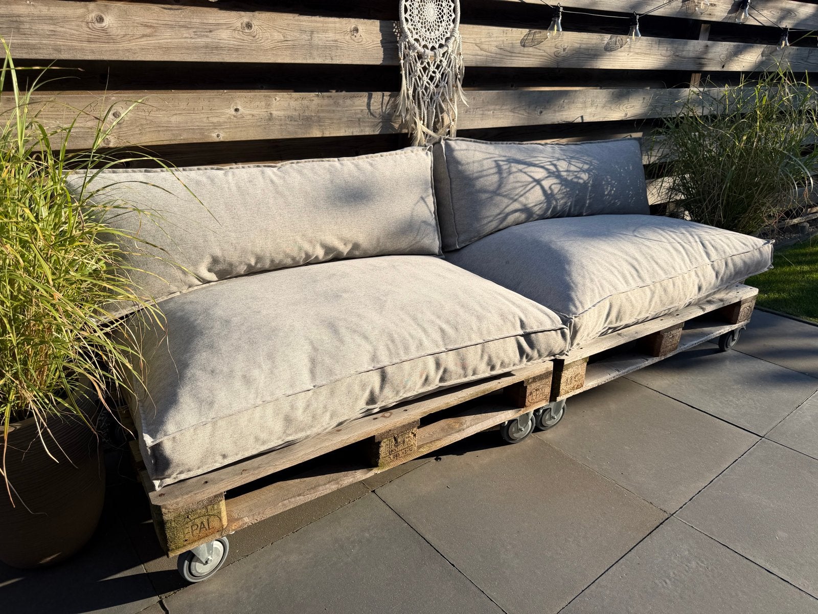 Pallet loungebank met kussens op wielen, Ophalen, Gebruikt, Hout