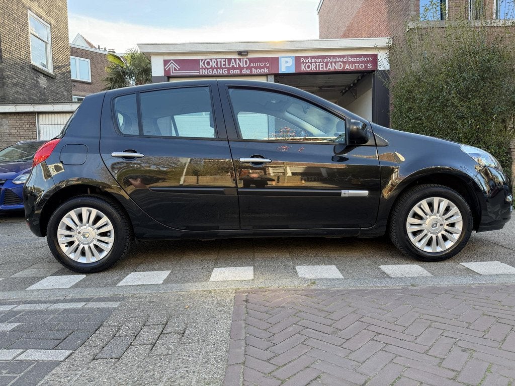 Renault Clio 1.2 TCe Collection Distributieriem vv Trekhaak, Auto's, Voorwielaandrijving, Euro 5, Gebruikt, Huisgarantie