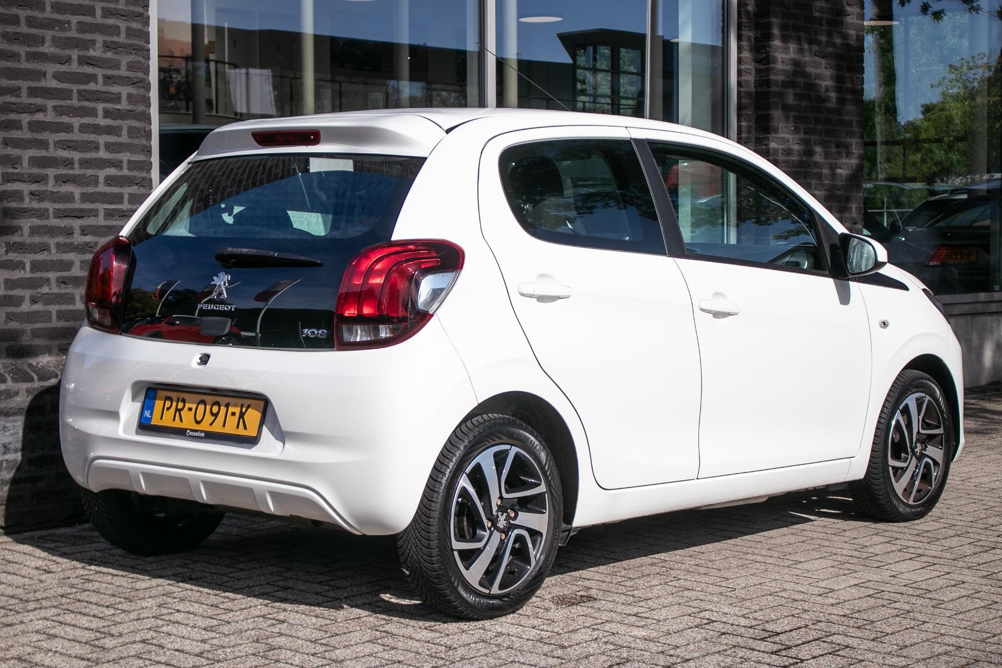 Peugeot 108 1.0 e-VTi Allure | Camera | Lmv | Carplay | All, Stof, Gebruikt, Euro 6, 4 stoelen
