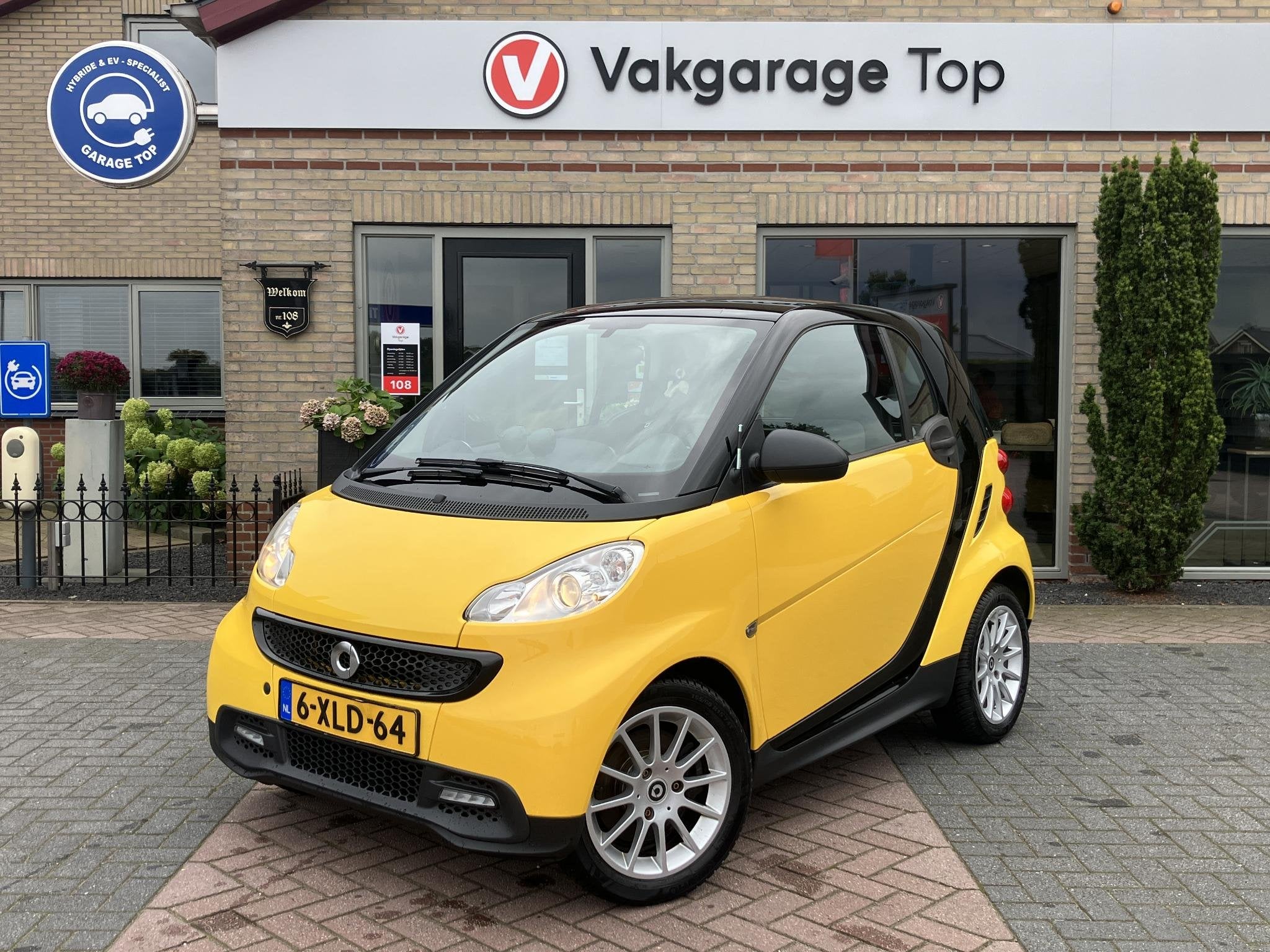 Smart Fortwo coupé 1.0 mhd Edition Pure | Pano | Navi | NAP, Automaat, Gebruikt, 18 €/maand, 61 pk