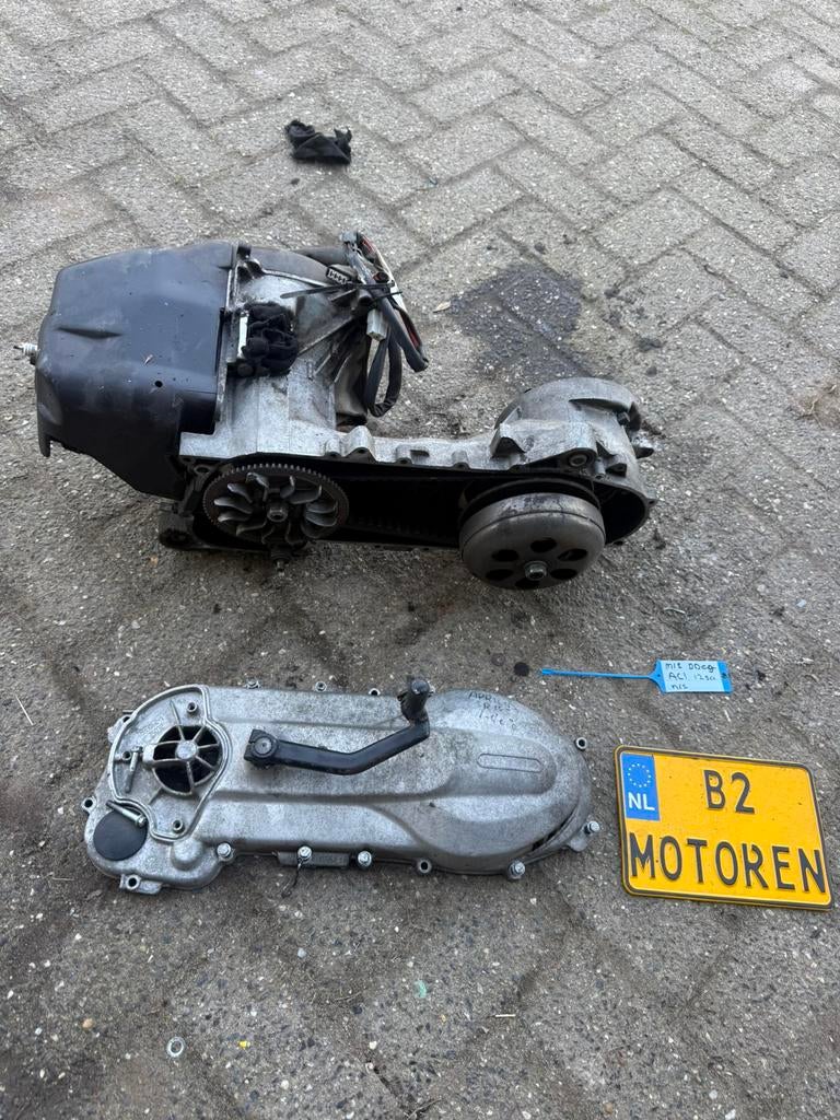 NR 33 m12 aprillia DD EG AC motorblok, Motoren, Ophalen of Verzenden