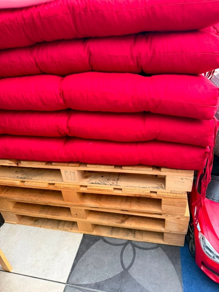 Houten pallets(4xWooden pallets  with cushions), Ophalen, 25 tot 50 mm, Zo goed als nieuw, Pallet