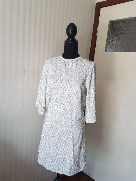 Nieuw. Witte tuniek met zwarte stipjes van H&M 34/36., Verzenden, Nieuw, Maat 34 (XS) of kleiner, Wit