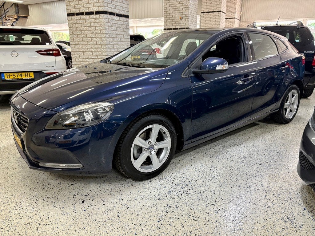 Volvo V40 1.6 D2 Verkoop alleen aan handel en of export geen, Voorwielaandrijving, Euro 5, 28 km/l, Gebruikt
