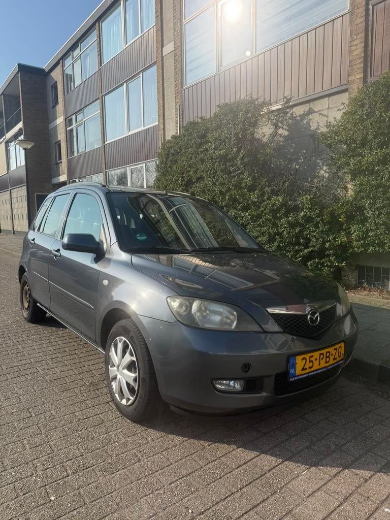 Mazda 2 1.4 16V Exclusive AUT 2004 Grijs, Auto's, Mazda, 40 €/maand, 4 cilinders, Origineel Nederlands, 1035 kg