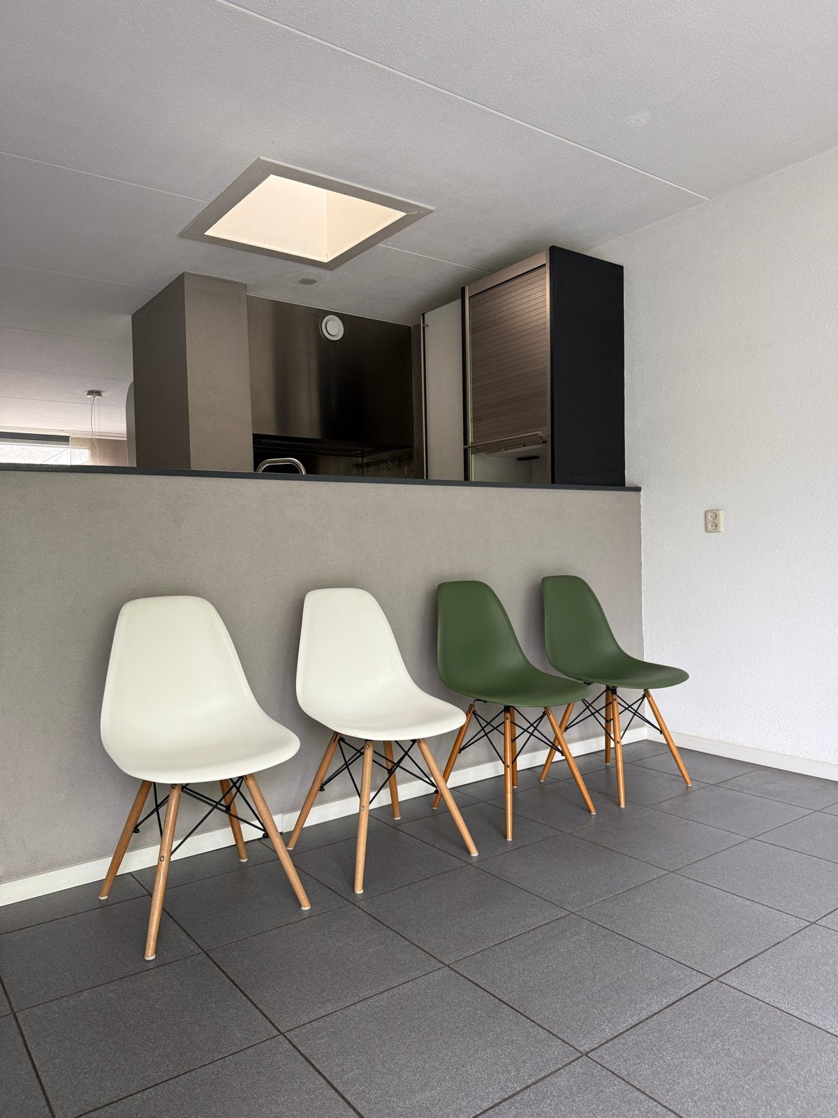 Vitra Eames Plastic Chair DSW - 4 stuks, Huis en Inrichting, Ophalen, Overige kleuren, Zo goed als nieuw, Vier