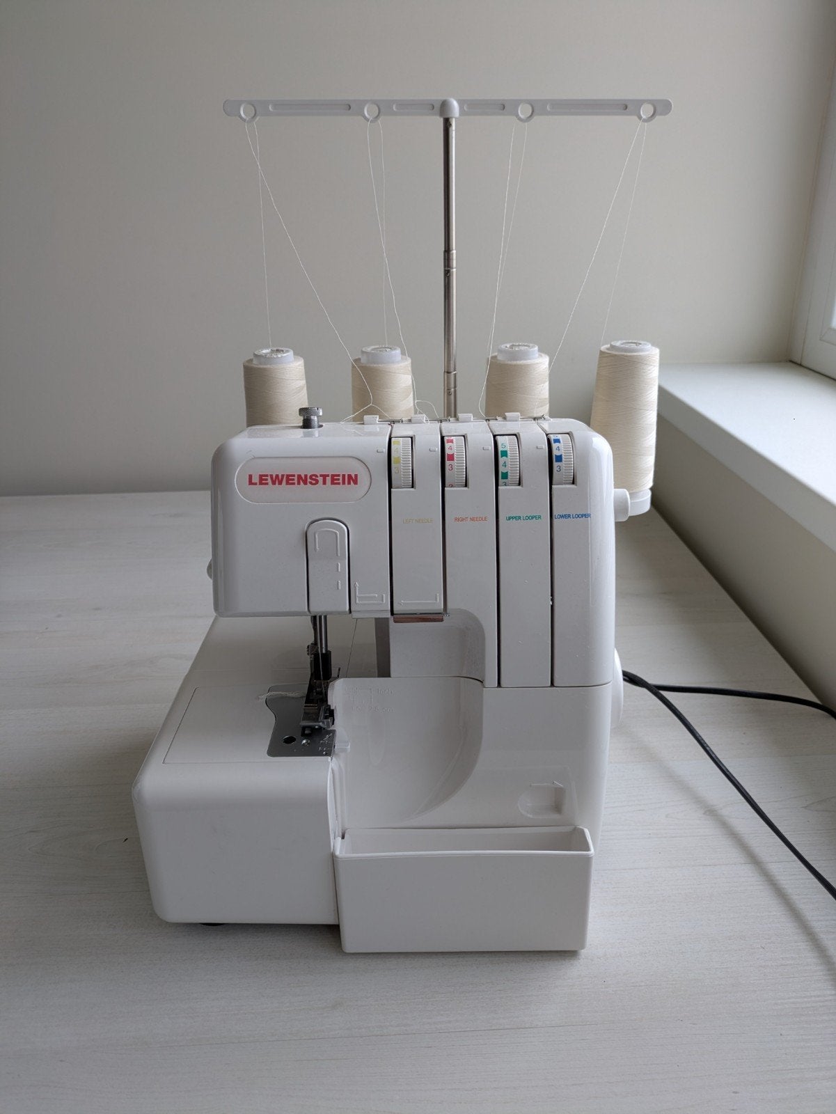 Lewenstein 700de Lockmachine met voetenset, Ophalen, Zo goed als nieuw, Lockmachine, Lewenstein