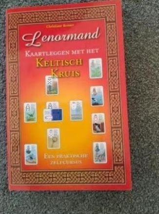 Lenormand Kaartleggen met Keltisch Kruis, Boeken, Achtergrond en Informatie, Tarot of Kaarten leggen, Ophalen of Verzenden, Zo goed als nieuw