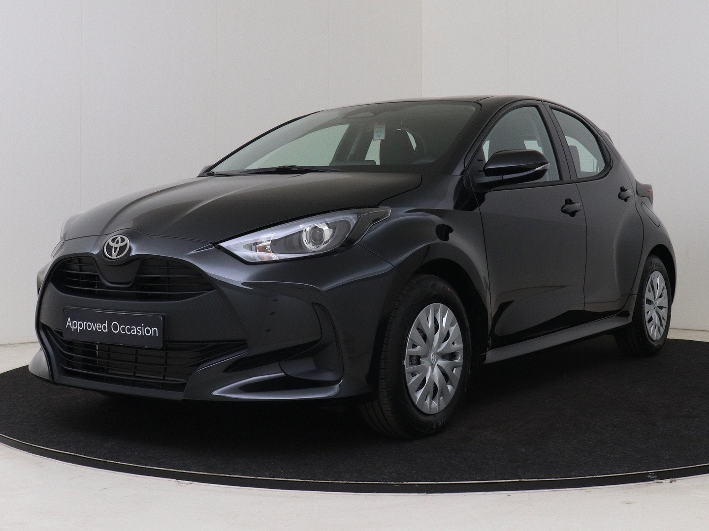 Toyota Yaris 1.5 Hybrid 115 Comfort (bj 2026, automaat), Auto's, Adaptive Cruise Control, Zwart, Bedrijf, Hybride Elektrisch/Benzine
