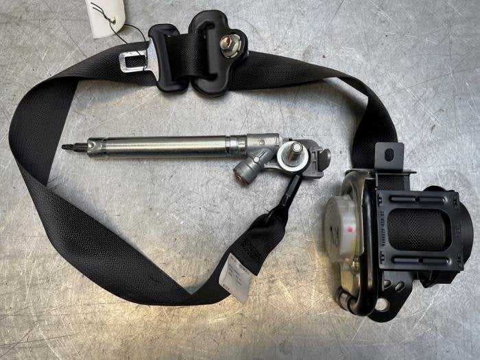 Veiligheidsgordel rechts-voor van een Mitsubishi Eclipse Cro, Gebruikt, -, -, Ophalen of Verzenden