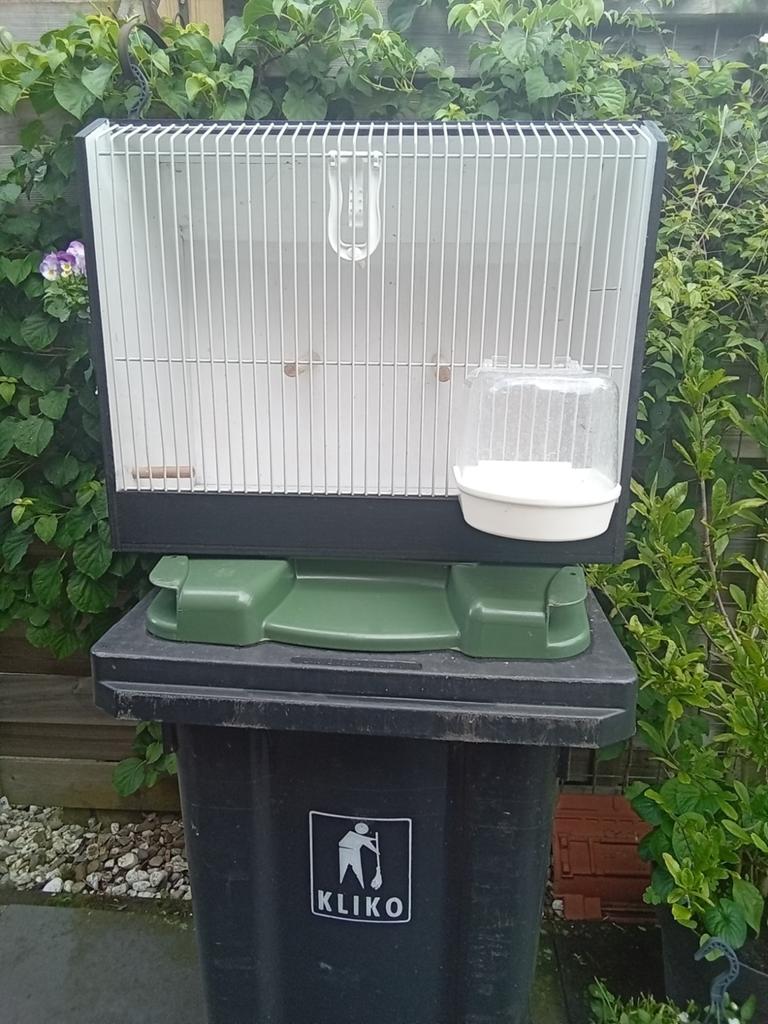 Tt kooi, Dieren en Toebehoren, Vogels | Hokken en Kooien, Ophalen of Verzenden, Zo goed als nieuw, Hout, Vogelkooi