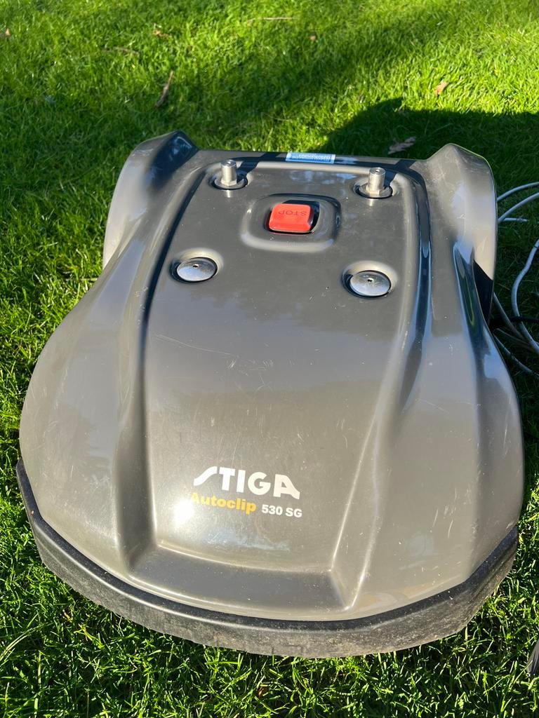 Stiga Autoclip 530 SG robotmaaier tot 3200 m² + laadstation, Tuin en Terras, Robotmaaiers, Ophalen, Gebruikt, Meer dan 25 cm