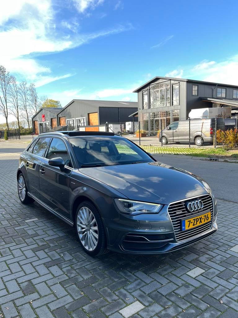 Audi A3 Pro Line Plus 204pk Dealer Onderh Pano Alcantara, Auto's, Euro 5, 4 cilinders, Alcantara, 1395 cc