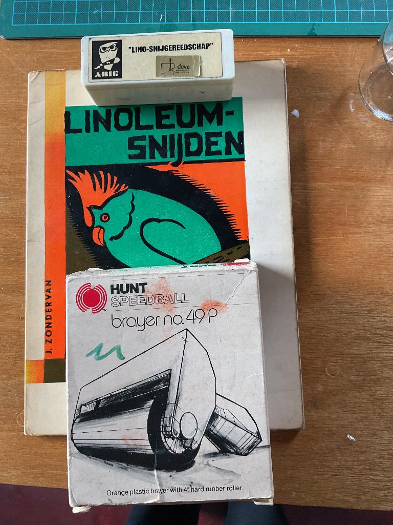 Linoleum snijden, boek Vondevan, gutsset en inktroller, Boeken, Ophalen of Verzenden, Zo goed als nieuw, Overige onderwerpen, Zondevan