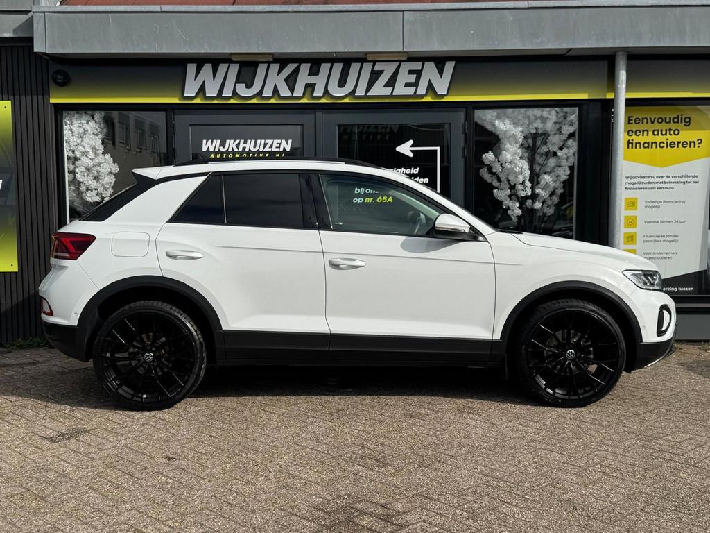 Volkswagen T-Roc 1.0 TSI R-Line met 20 Inch ! Bomvol opties, Auto's, Volkswagen, Voorwielaandrijving, Stof, Gebruikt, Zwart