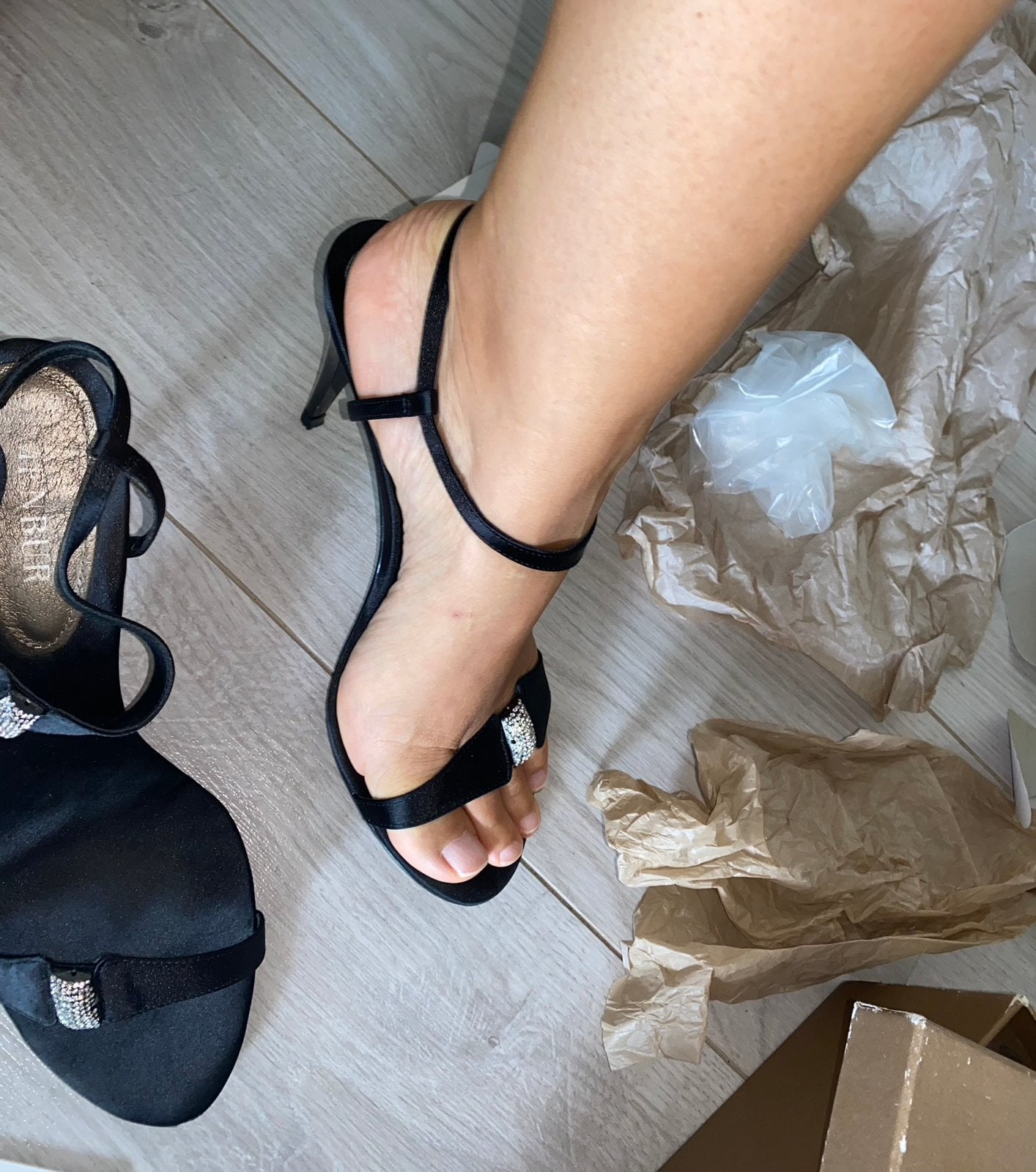 Elegante zwarte sandalen met hak en strass details maat 41, Ophalen of Verzenden, Zo goed als nieuw, Zwart, Sandalen of Muiltjes