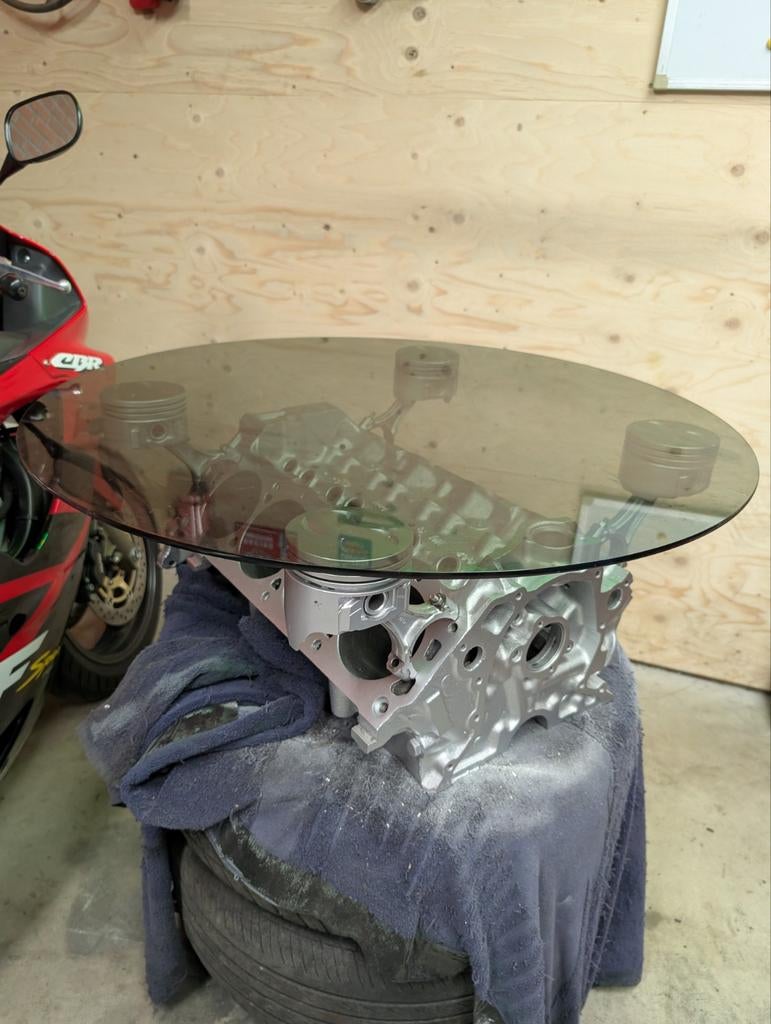 Unieke V8 Motorblok Tafel - Industriële Blikvanger, Gebruikt, 50 tot 100 cm, Rond, Glas