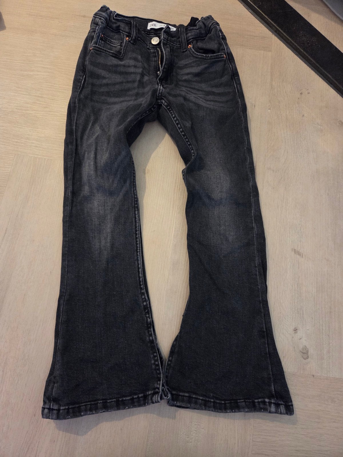 Stoere flared spijkerbroek maat 128, Broek, Gebruikt, Meisje, Ophalen of Verzenden