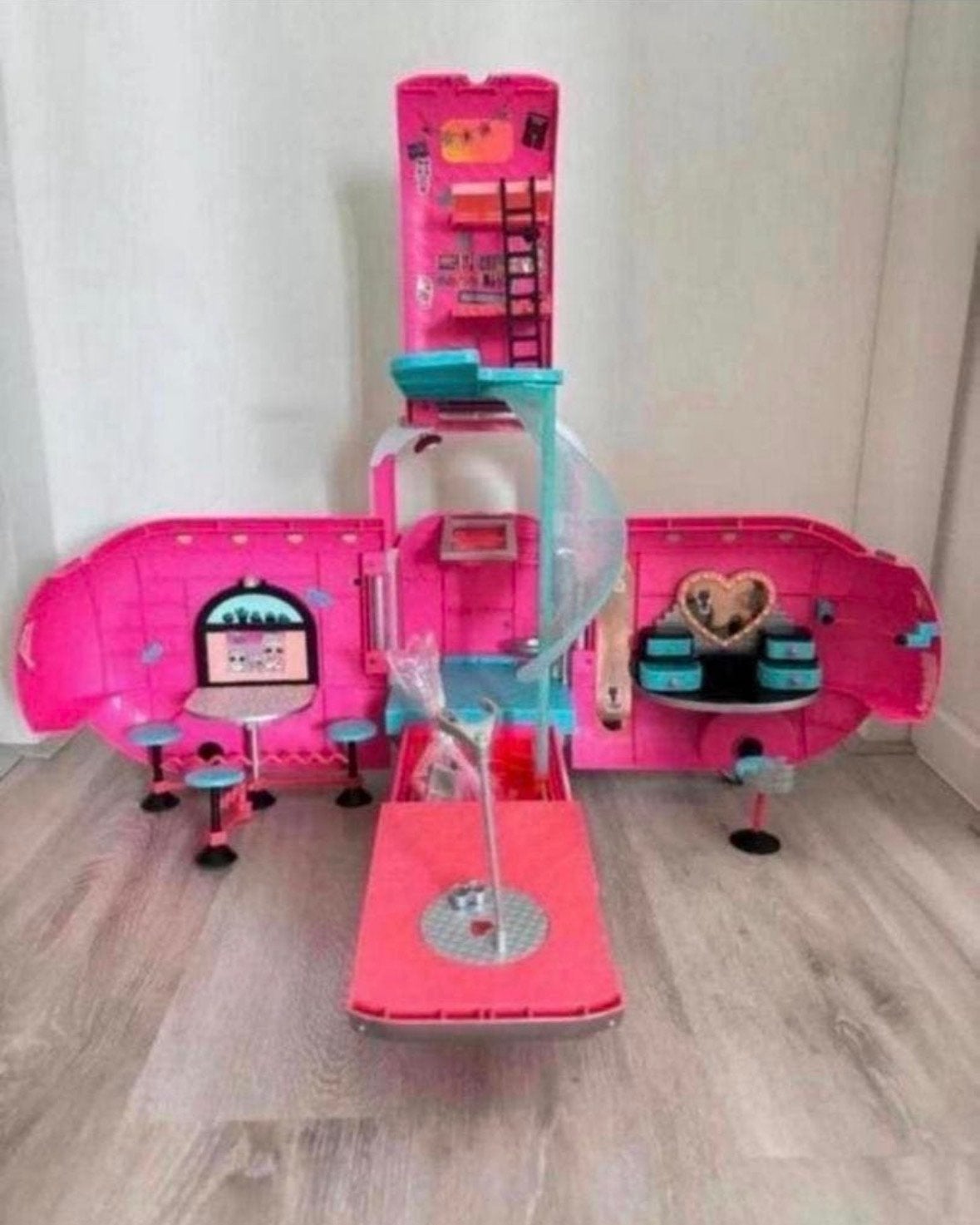 L.O.L. Surprise! O.M.G. Glamper 2-in-1 Camper, Kinderen en Baby's, Speelgoed | Speelgoedvoertuigen, Ophalen, Zo goed als nieuw