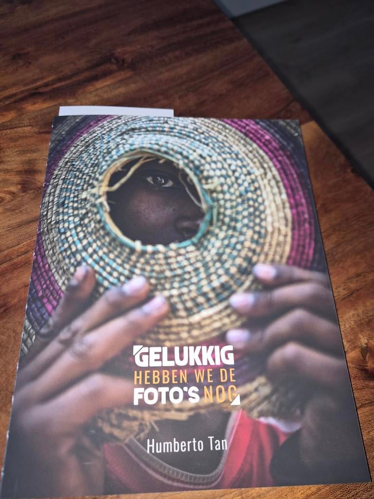 Gelukkig hebben we de foto's nog - Humberto Tan, Ophalen of Verzenden, Zo goed als nieuw, Fotografie algemeen, Humberto Tan