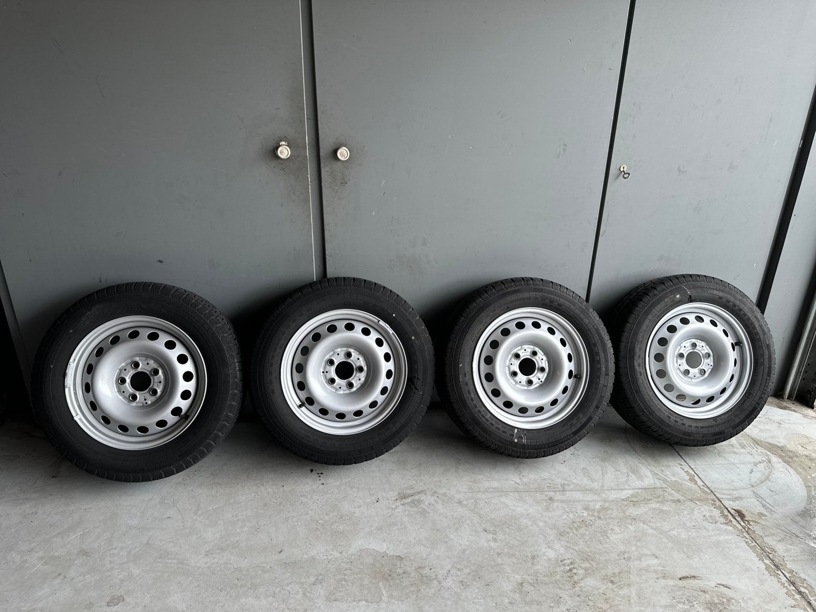 Mercedes vito 16 inch velgen met al season banden, Auto-onderdelen, Banden en Velgen, Ophalen, 16 inch, Banden en Velgen, 205 mm
