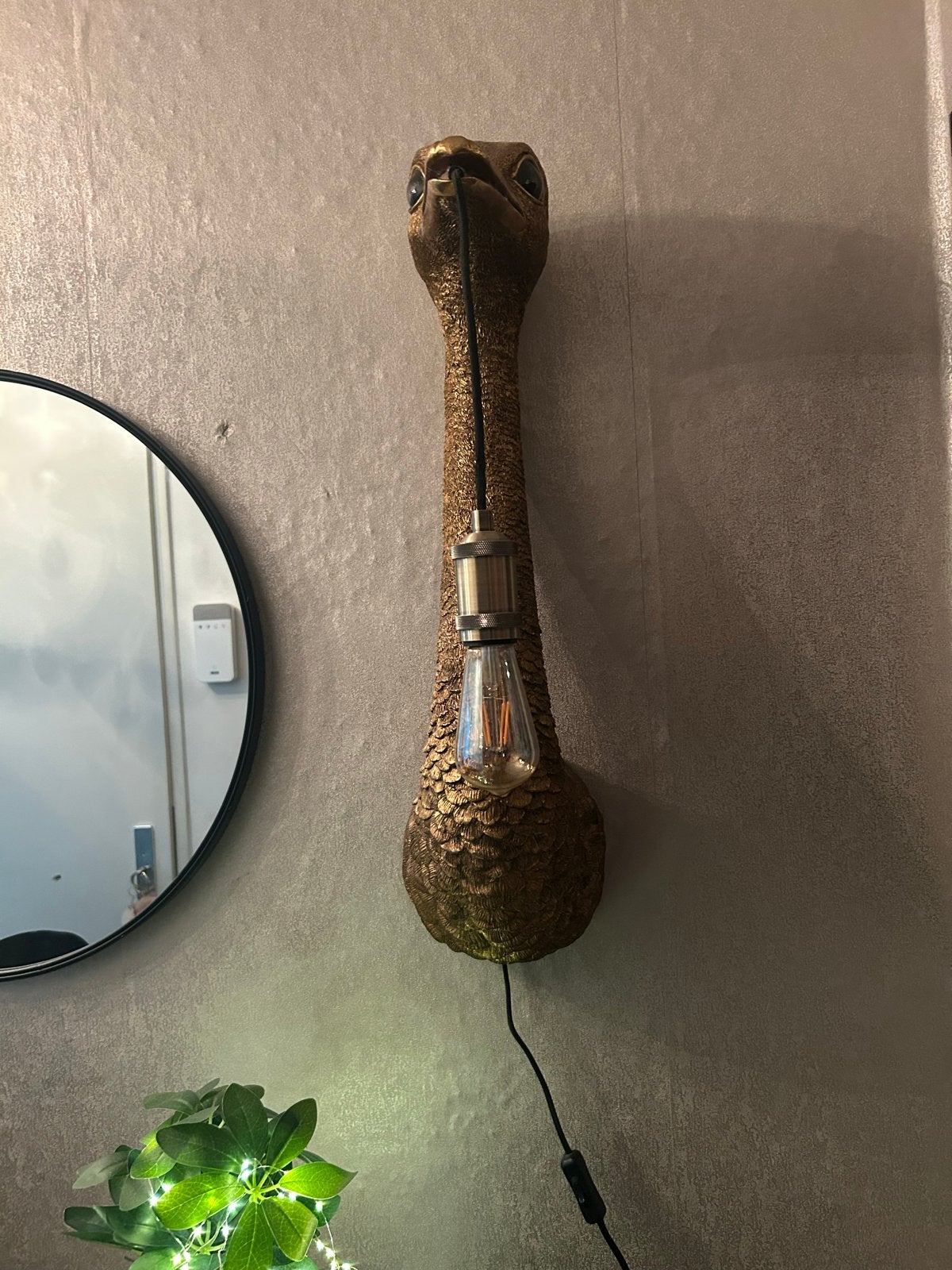 Unieke struisvogel wandlamp - Goudkleurig, Kunststof, E27 (groot), Zo goed als nieuw, Goud