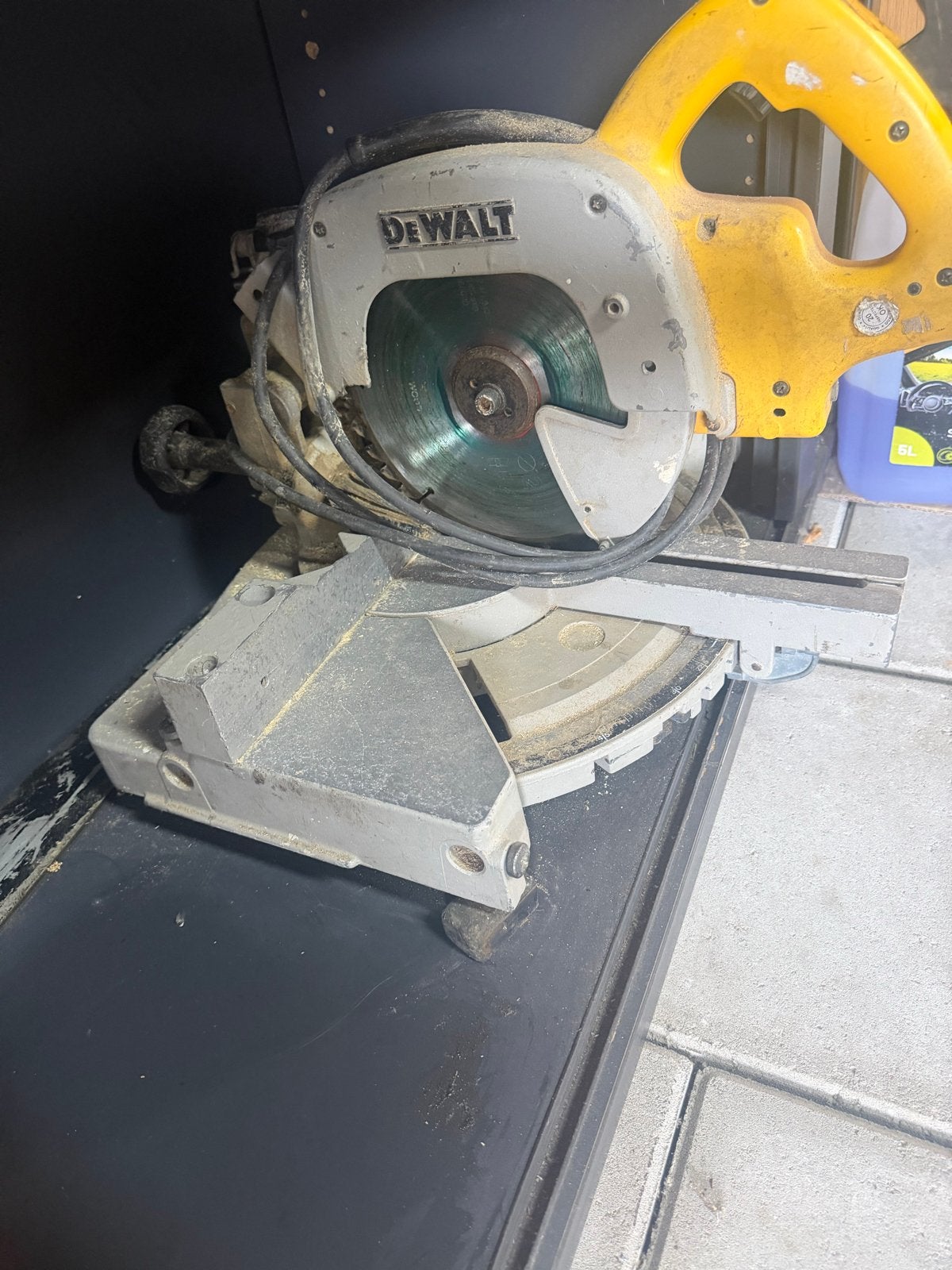 DeWalt Afkortzaag - Krachtig en Betrouwbaar, Doe-het-zelf en Verbouw, Gereedschap | Zaagmachines, Gebruikt, 70 mm of meer, Ophalen of Verzenden