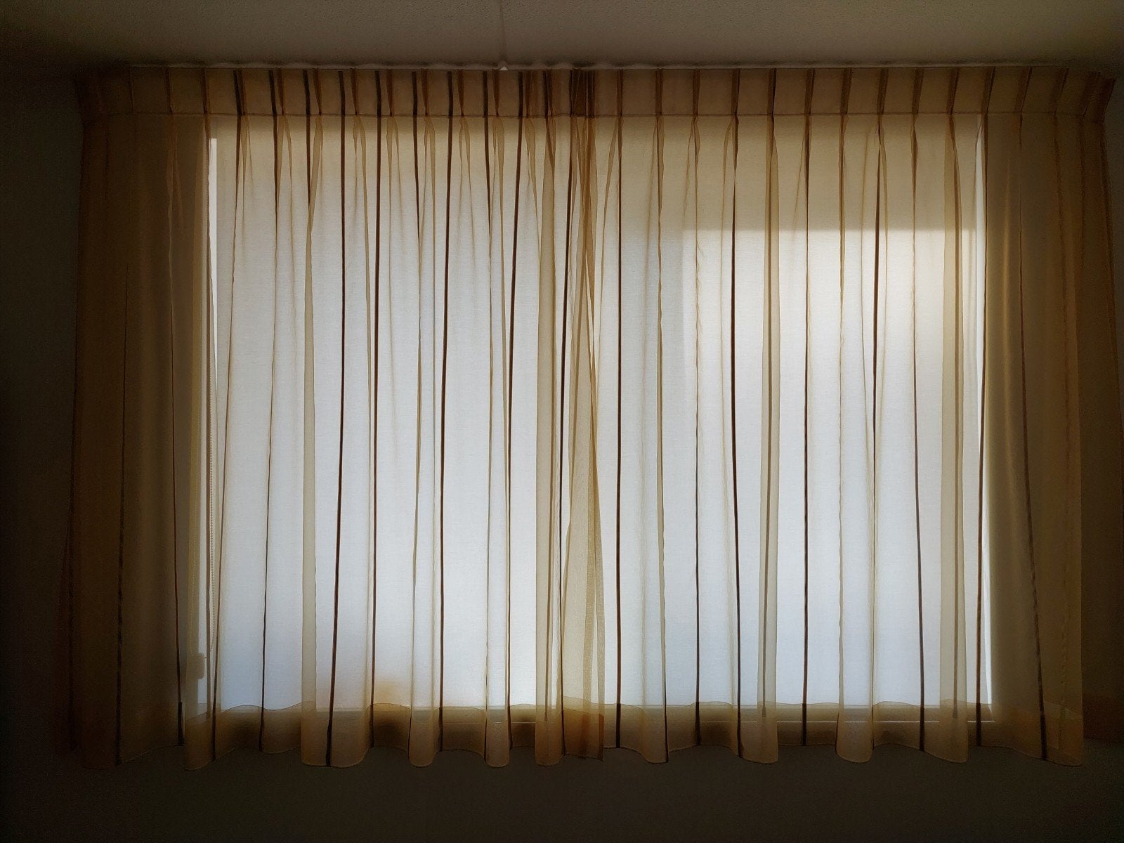 Inbetweengordijn organza incl haken, loodveter en rails, Huis en Inrichting, Gebruikt, 242 cm, Loodveter, Ophalen of Verzenden