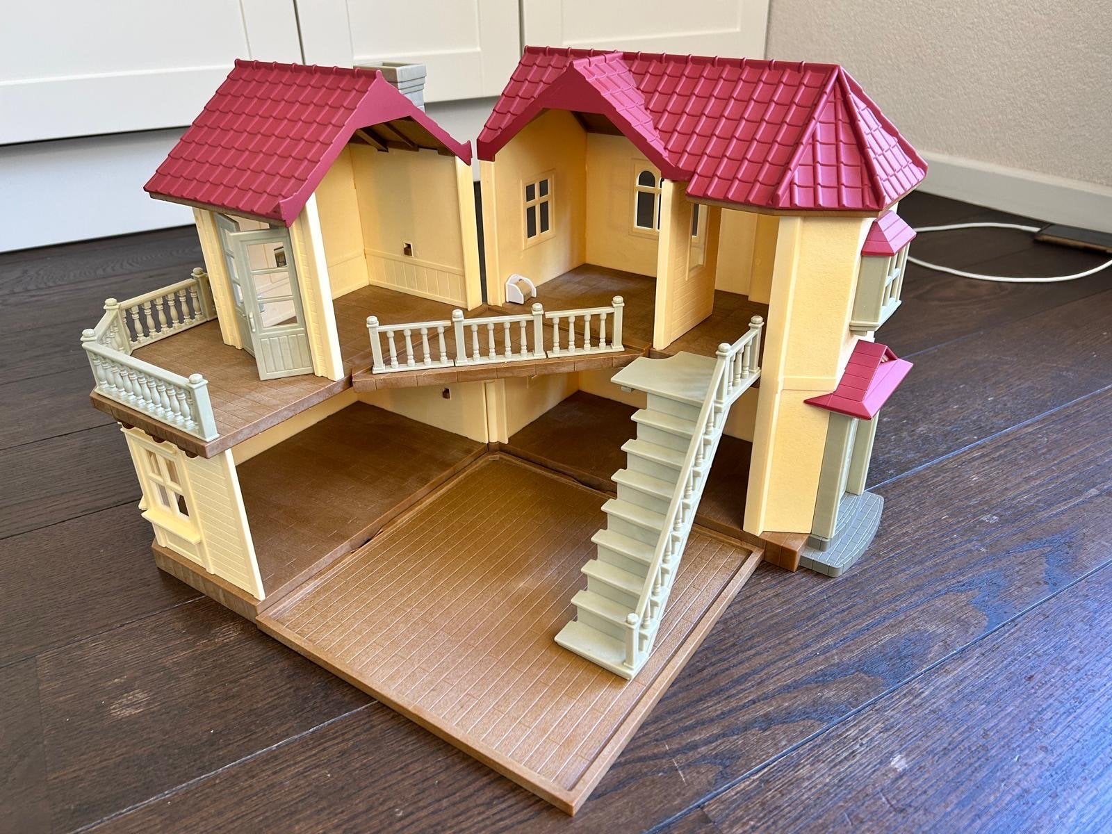 Sylvanian Families Poppenhuis met Meubels en Figuren, Ophalen of Verzenden, Zo goed als nieuw, Poppenhuis