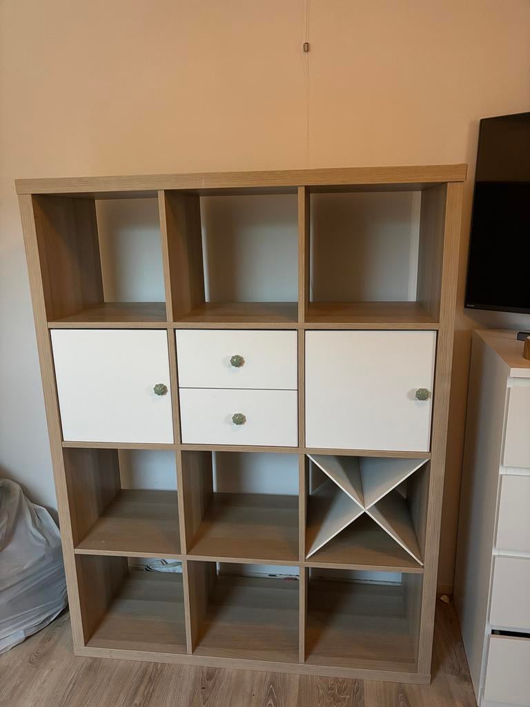 Kallax kast met lades, deurtjes en viervakje, Huis en Inrichting, Kasten | Wandmeubels, Ophalen, Zo goed als nieuw, Minder dan 150 cm
