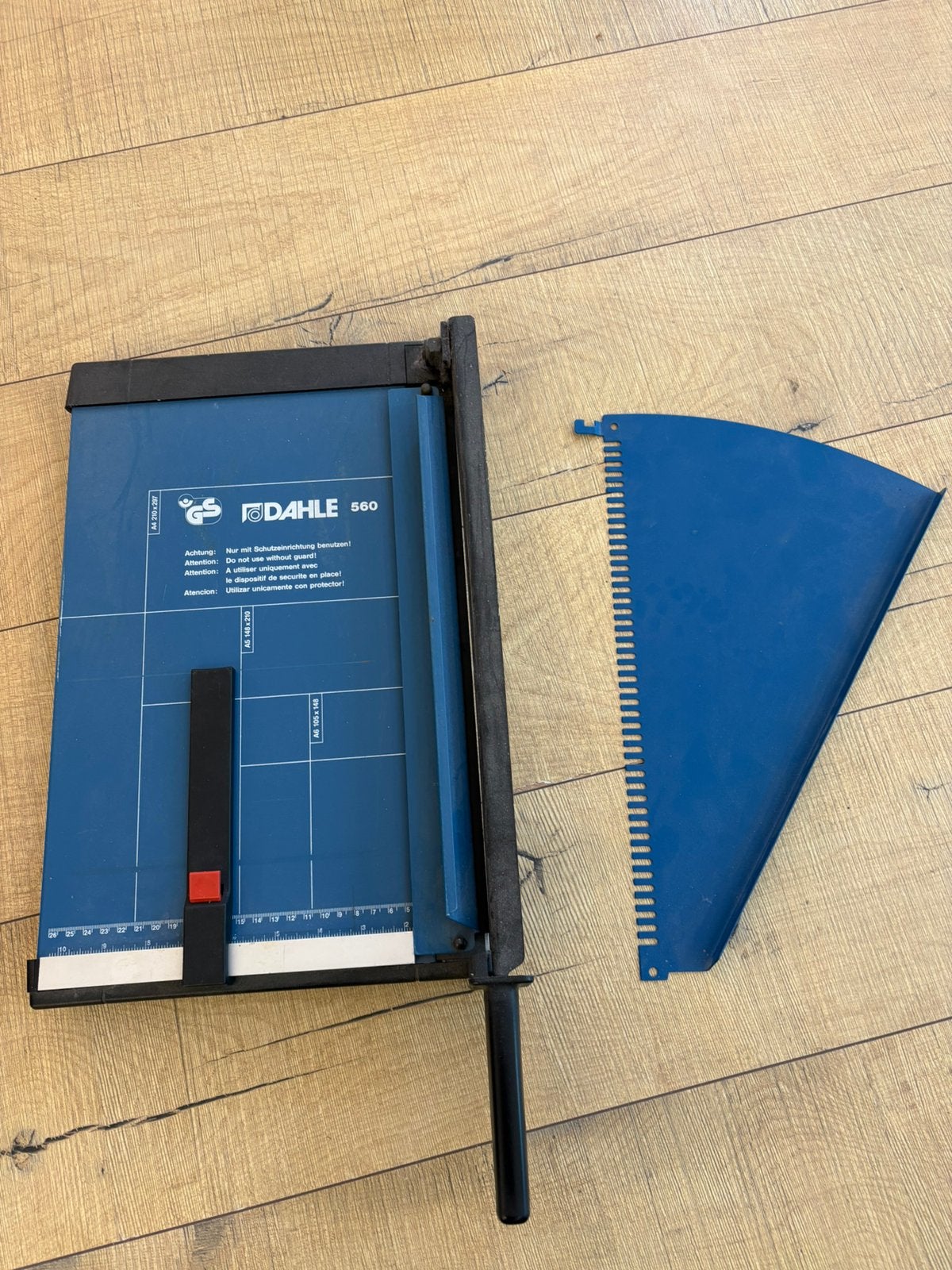 Dahle 560 Papiersnijder, Hobby en Vrije tijd, Gebruikt, Overige thema's, Overige typen, Blauw