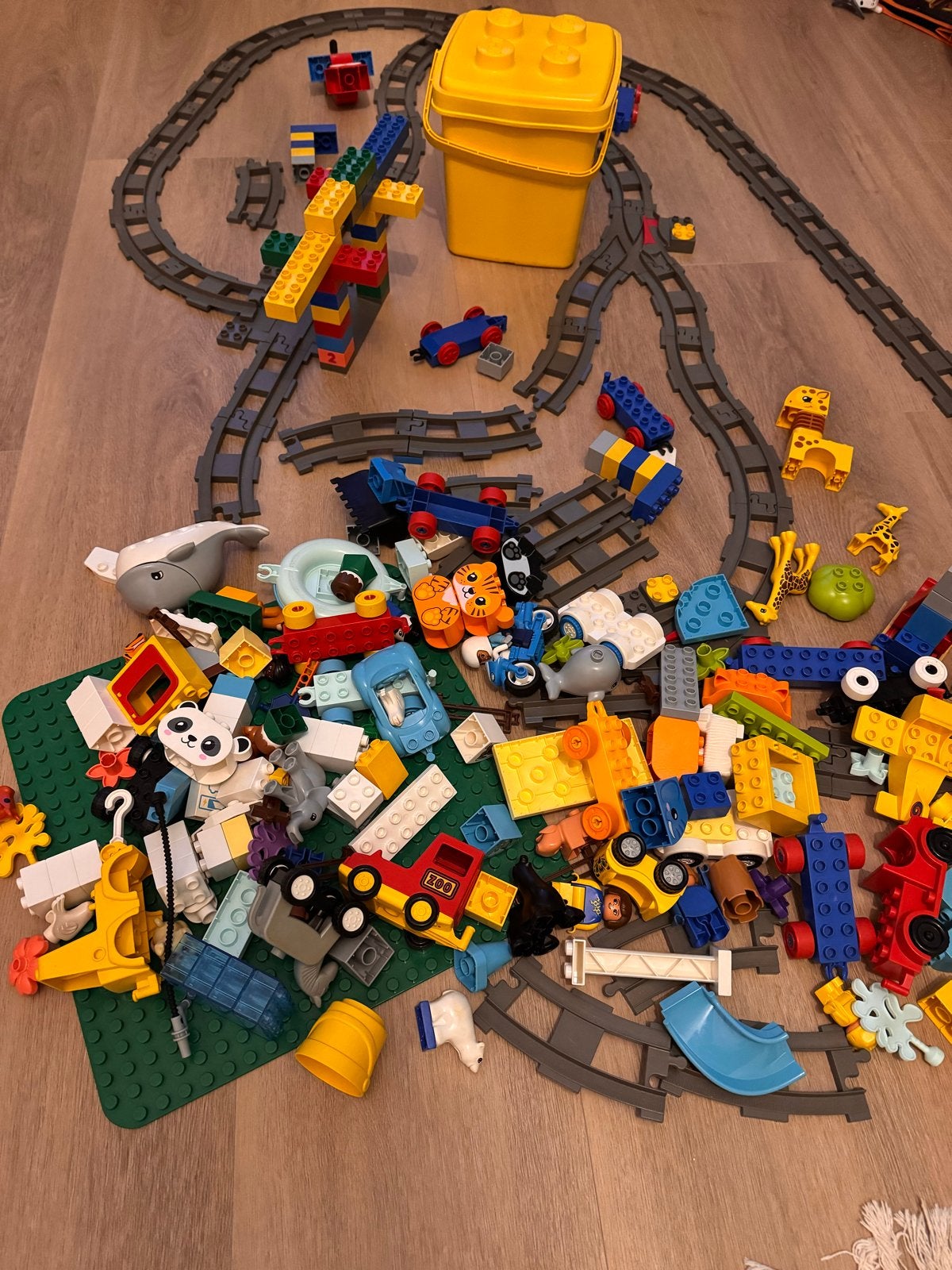 Foto 3 van Grote Duplo collectie met treinbaan