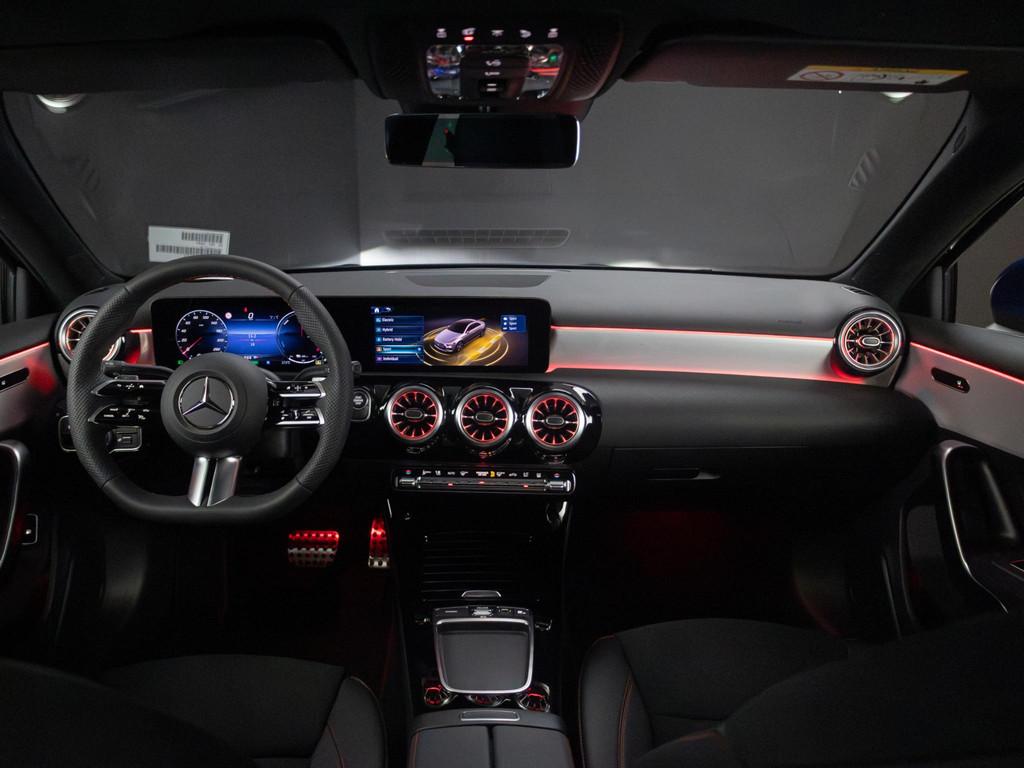 Mercedes-Benz A-Klasse Limousine 250 e Star Edition AMG Line, Gebruikt, 4 cilinders, 16 kWh, Blauw