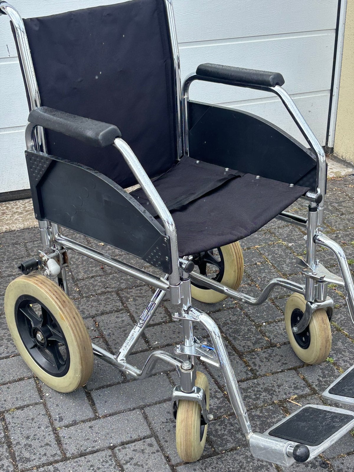 Inklapbare rolstoel volwassenen past in iedere auto €59,00., Diversen, Gebruikt, Meer info ☎️0️⃣6️⃣➖2️⃣0️⃣9️⃣0️⃣1️⃣0️⃣4️⃣0️⃣, Transportrolstoel inklapbaar.